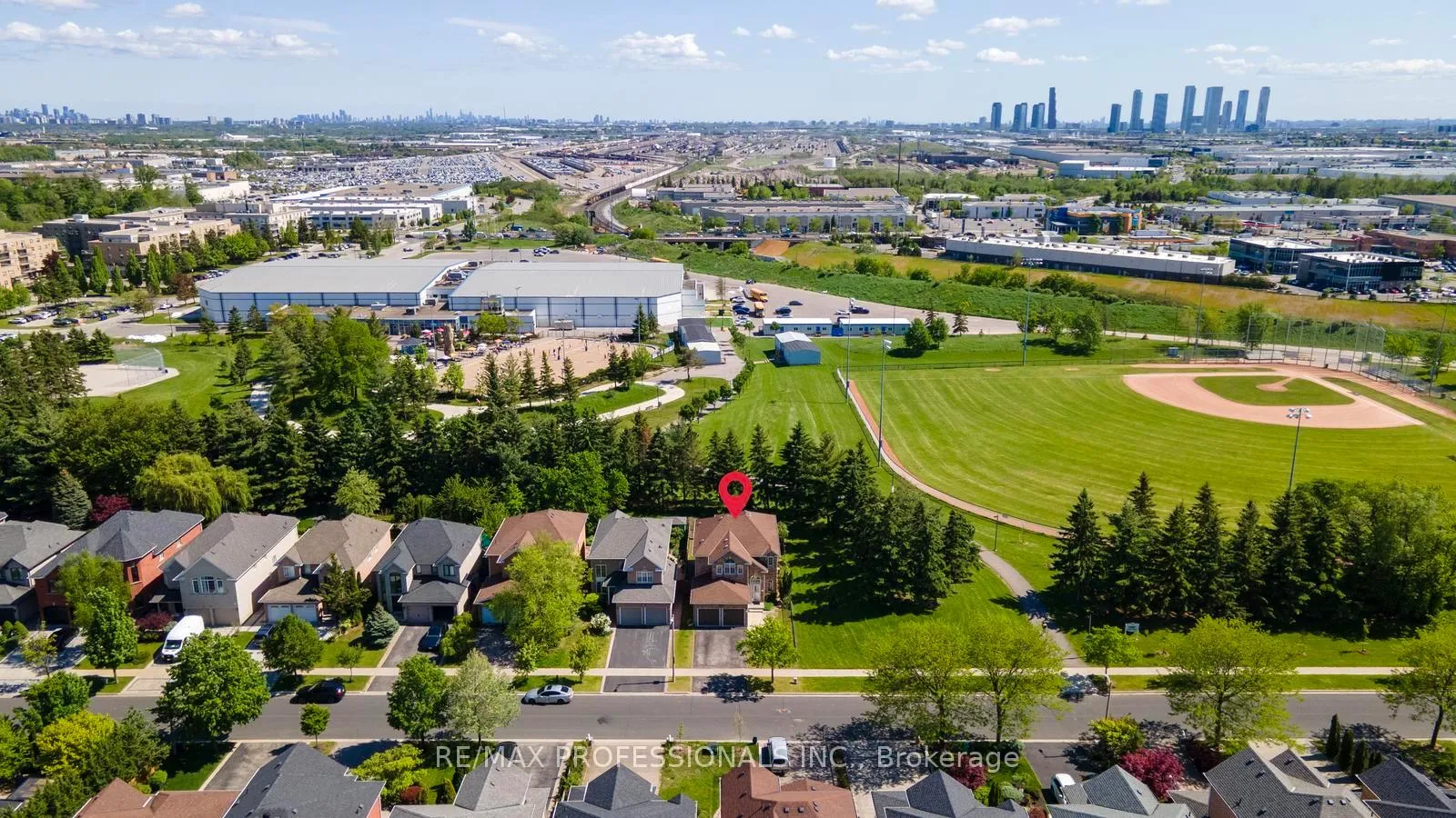 Photo 41 of 106 Hollybush Drive, Vaughan, Maple — HOMEH