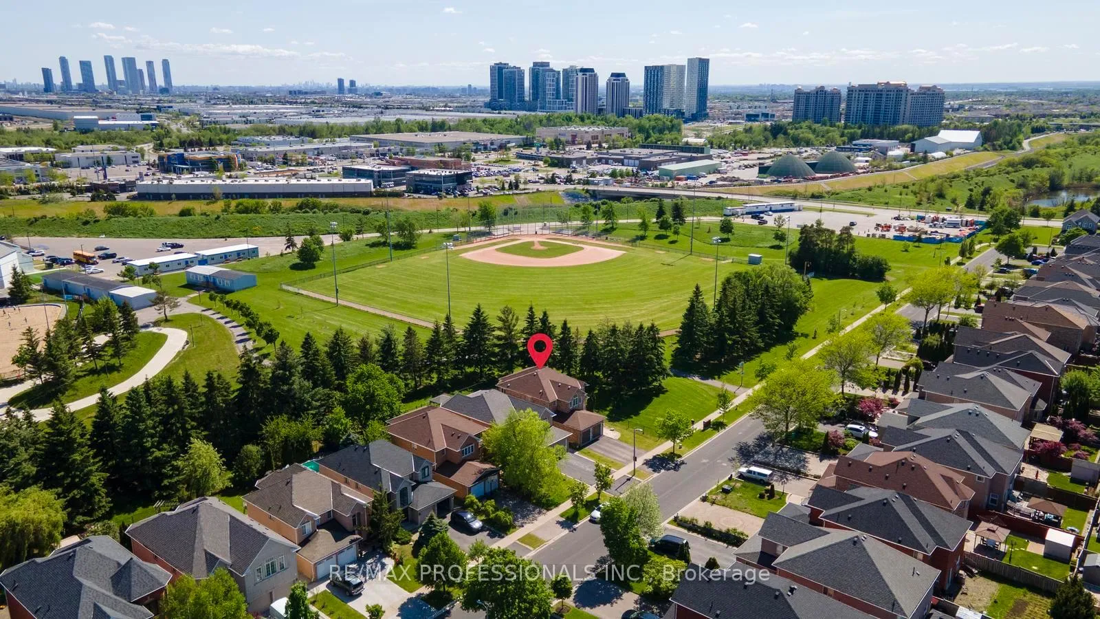 Photo 42 of 106 Hollybush Drive, Vaughan, Maple — HOMEH