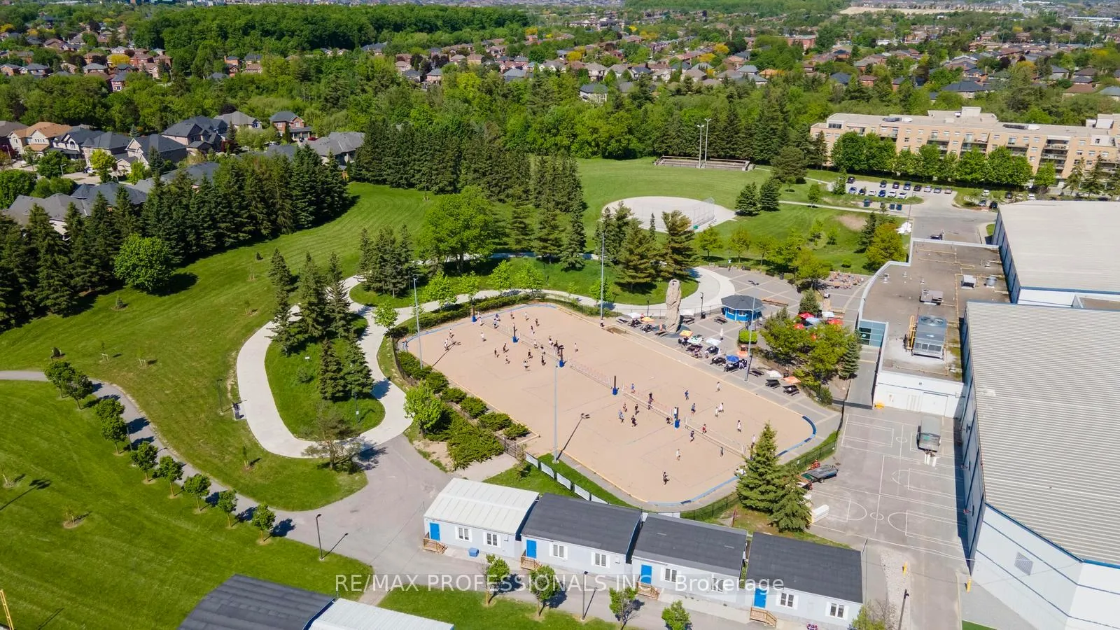 Photo 44 of 106 Hollybush Drive, Vaughan, Maple — HOMEH