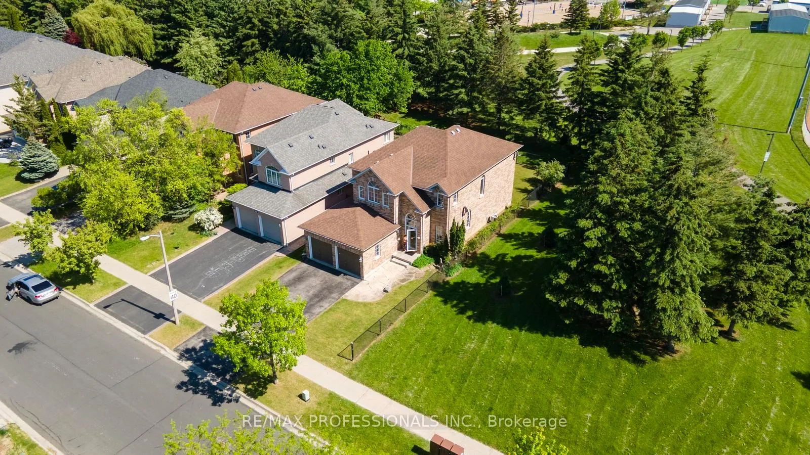 Photo 46 of 106 Hollybush Drive, Vaughan, Maple — HOMEH