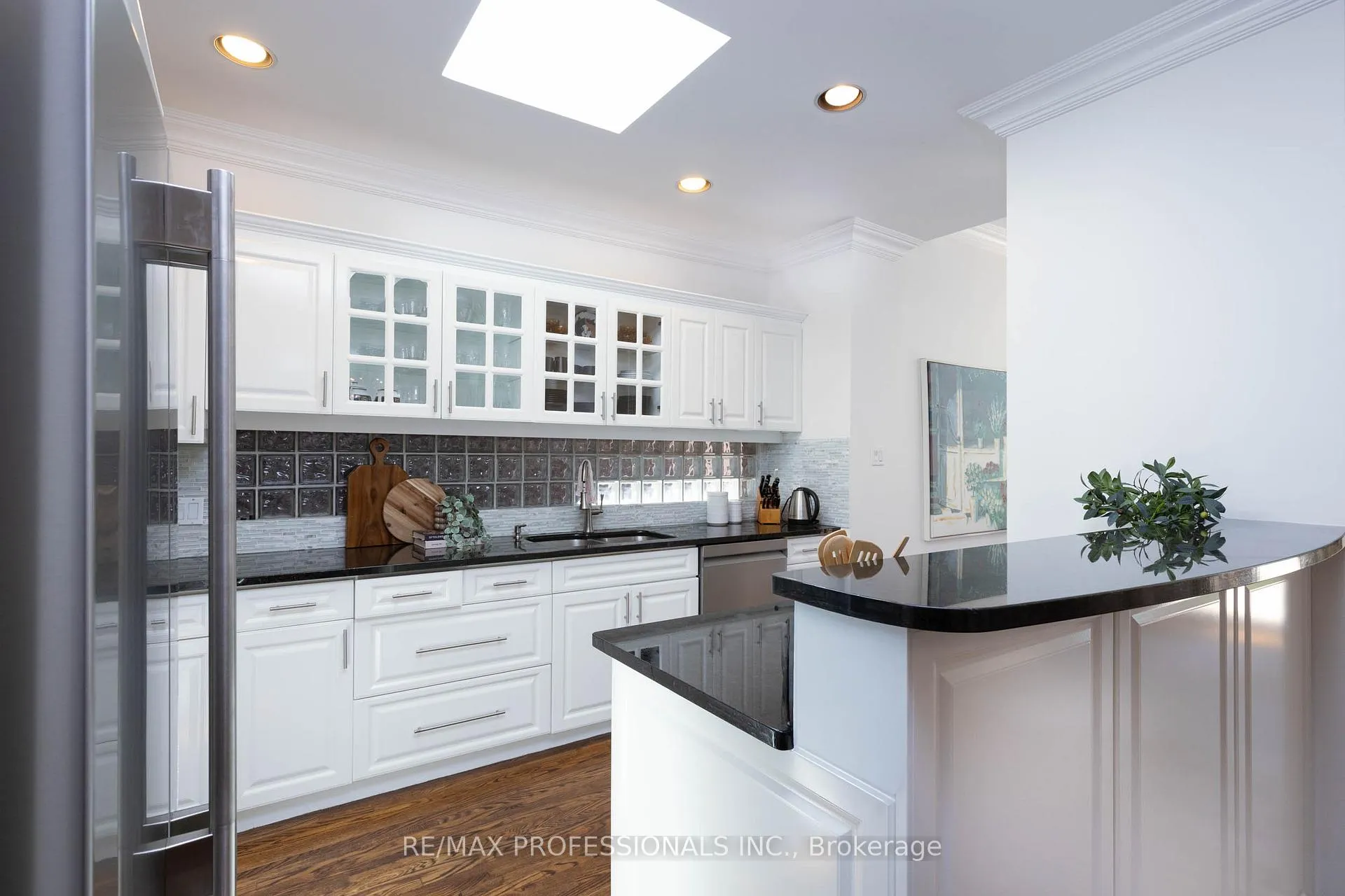 Photo 11 of 178 Oakmount Road, Toronto, High Park North — HOMEH