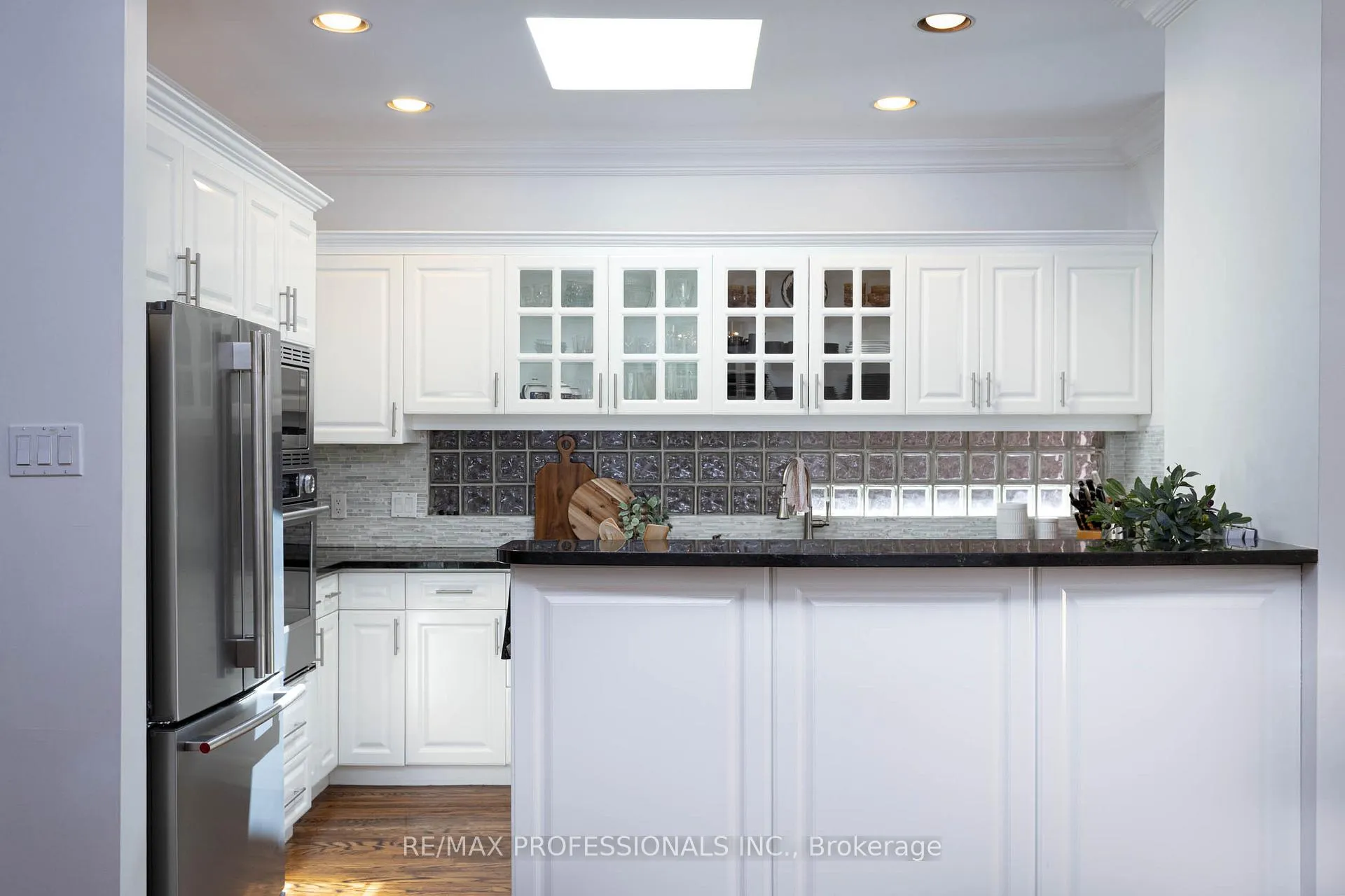 Photo 12 of 178 Oakmount Road, Toronto, High Park North — HOMEH