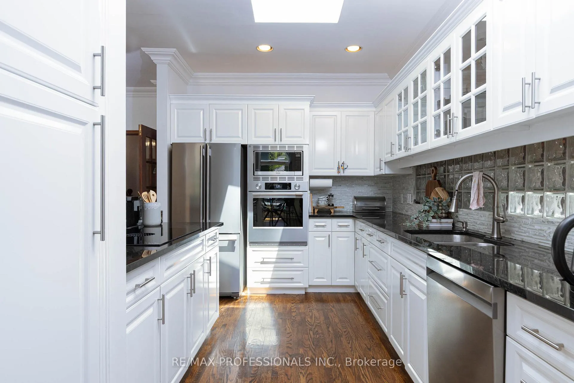 Photo 13 of 178 Oakmount Road, Toronto, High Park North — HOMEH