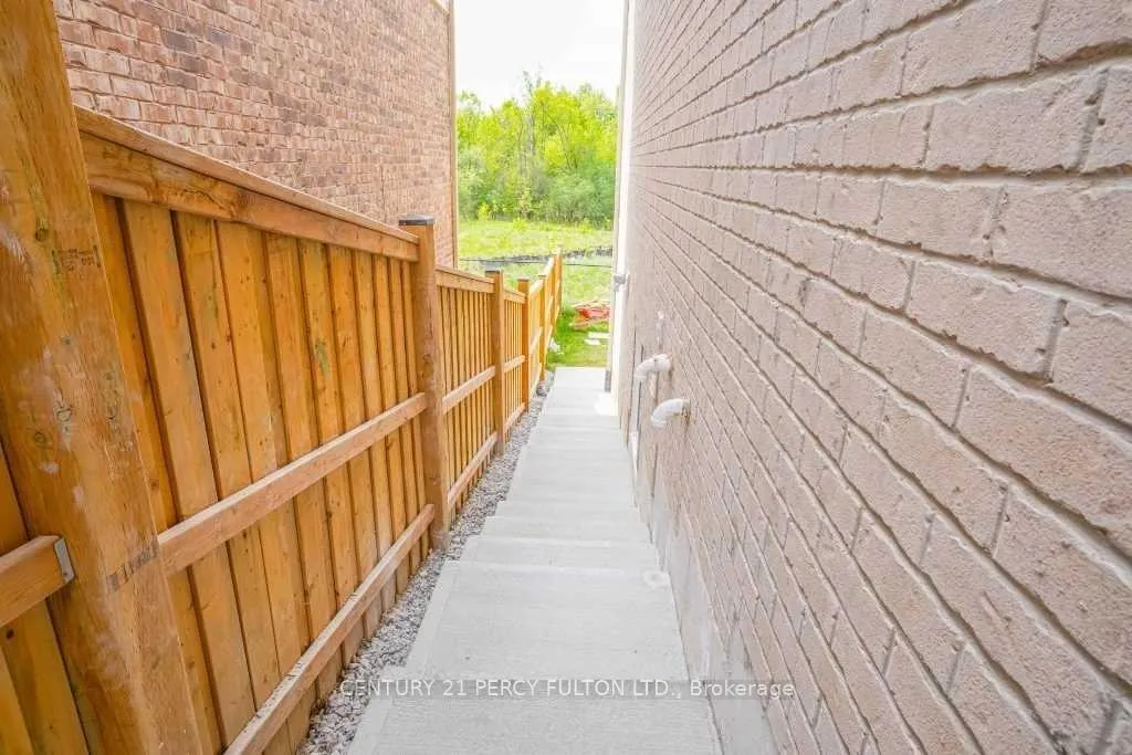 Photo 2 of Unit Bsmt, 1040 Foxtail Crescent, Pickering, Rural Pickering — HOMEH