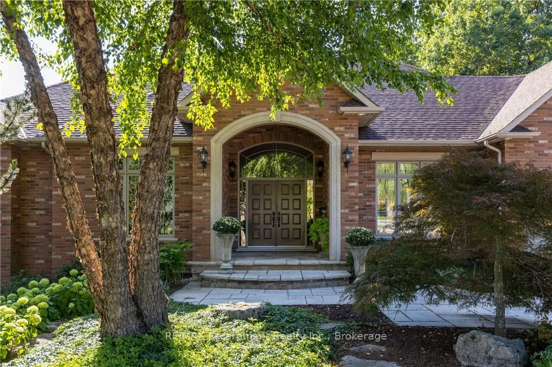 Photo 3 of 1285 Beaufort Drive, Burlington, Tyandaga — HOMEH