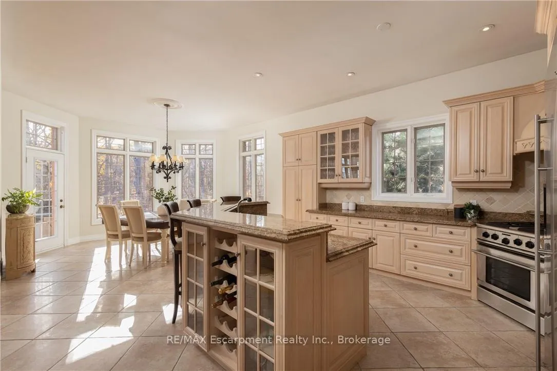 Photo 12 of 1285 Beaufort Drive, Burlington, Tyandaga — HOMEH