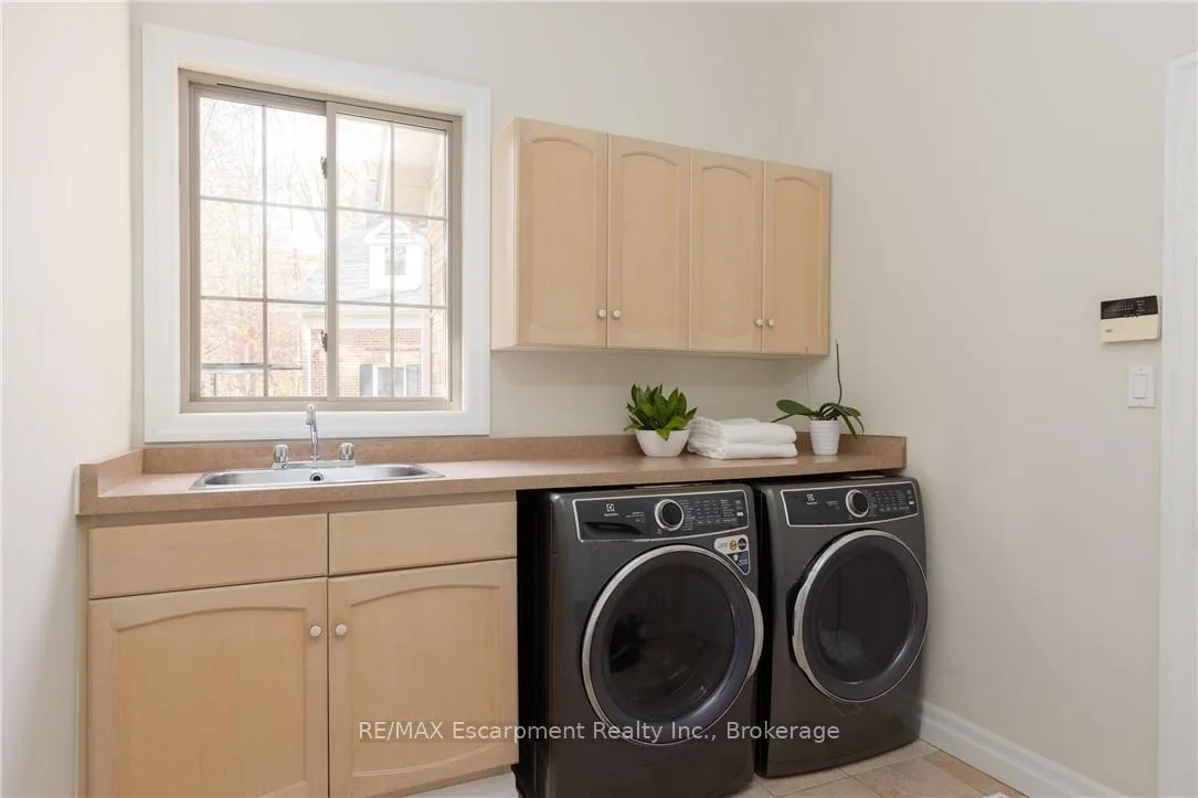 Photo 15 of 1285 Beaufort Drive, Burlington, Tyandaga — HOMEH