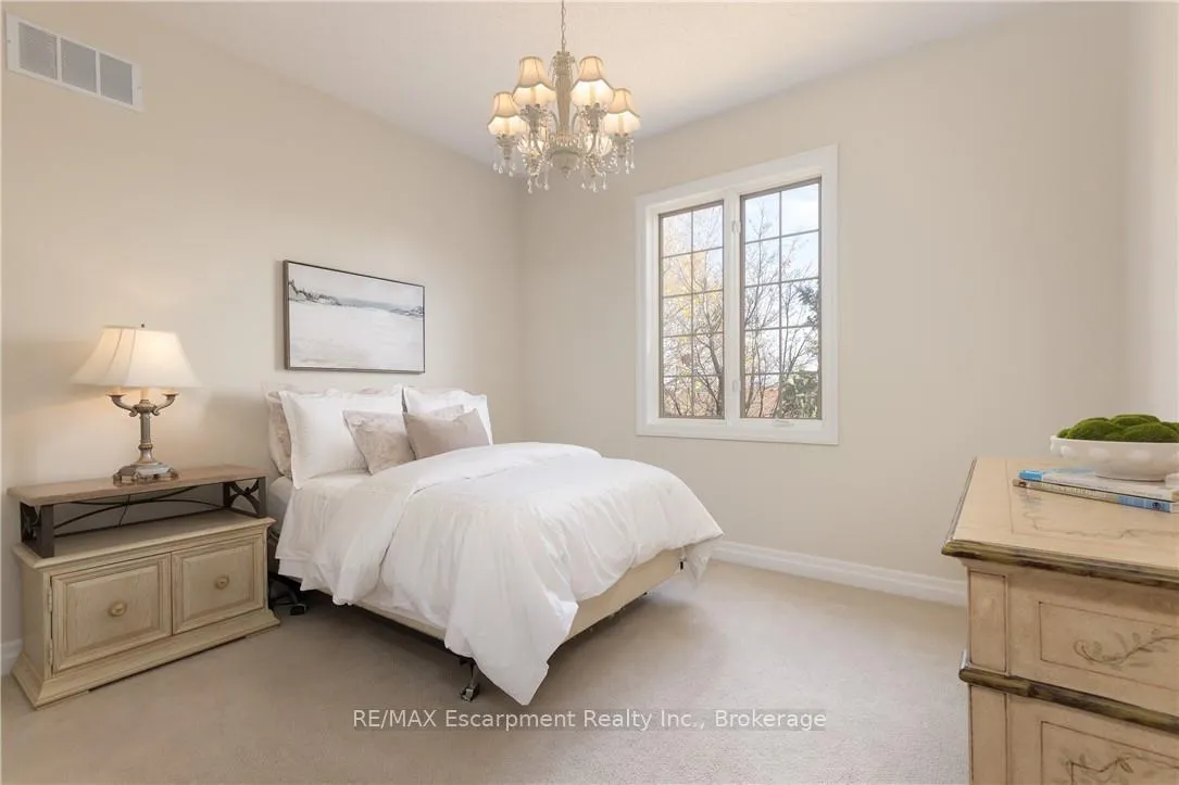 Photo 19 of 1285 Beaufort Drive, Burlington, Tyandaga — HOMEH