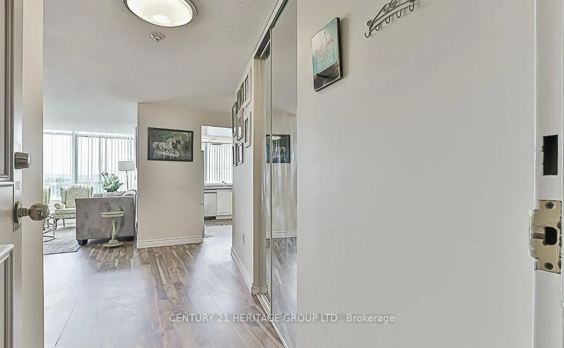 Photo 5 of Unit 1112, 270 Davis Drive, Newmarket, Central Newmarket — HOMEH