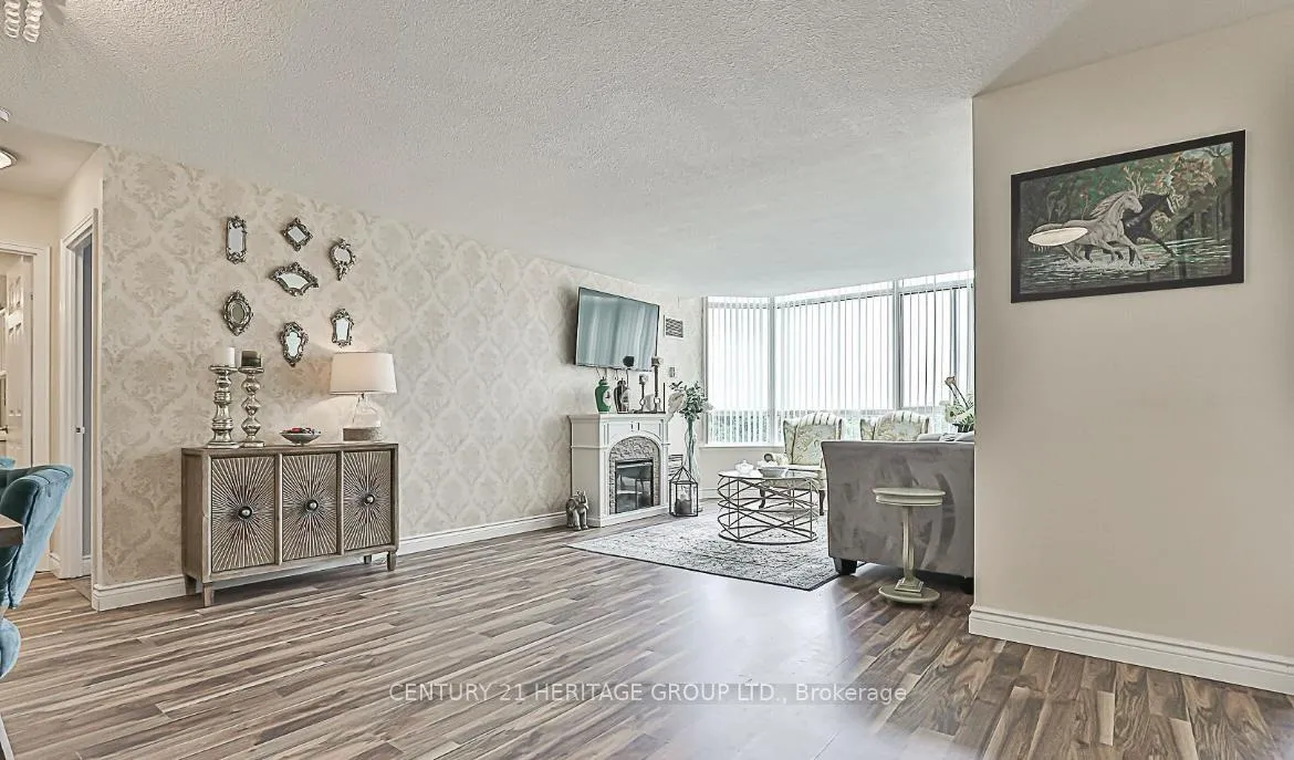 Photo 6 of Unit 1112, 270 Davis Drive, Newmarket, Central Newmarket — HOMEH