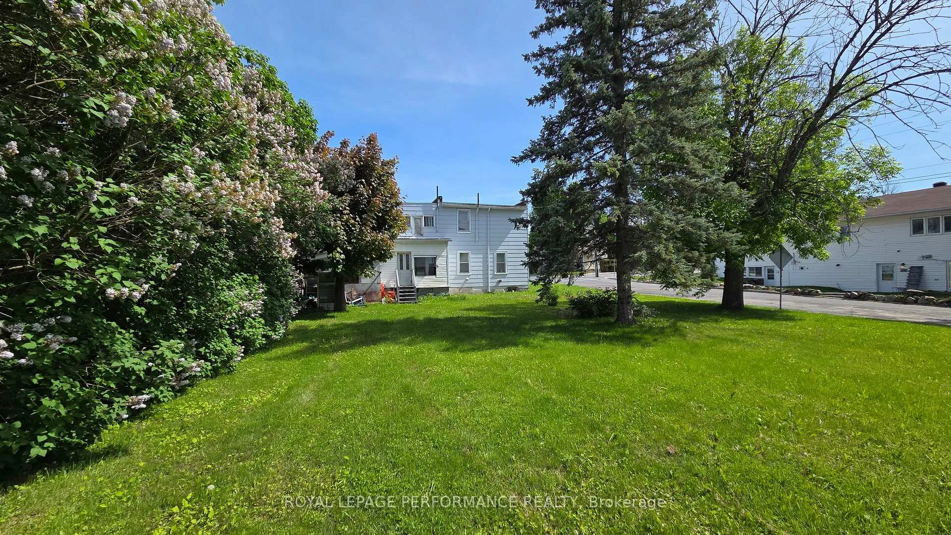 Photo 3 of 902 Front Road W, Champlain, L'Orignal — HOMEH
