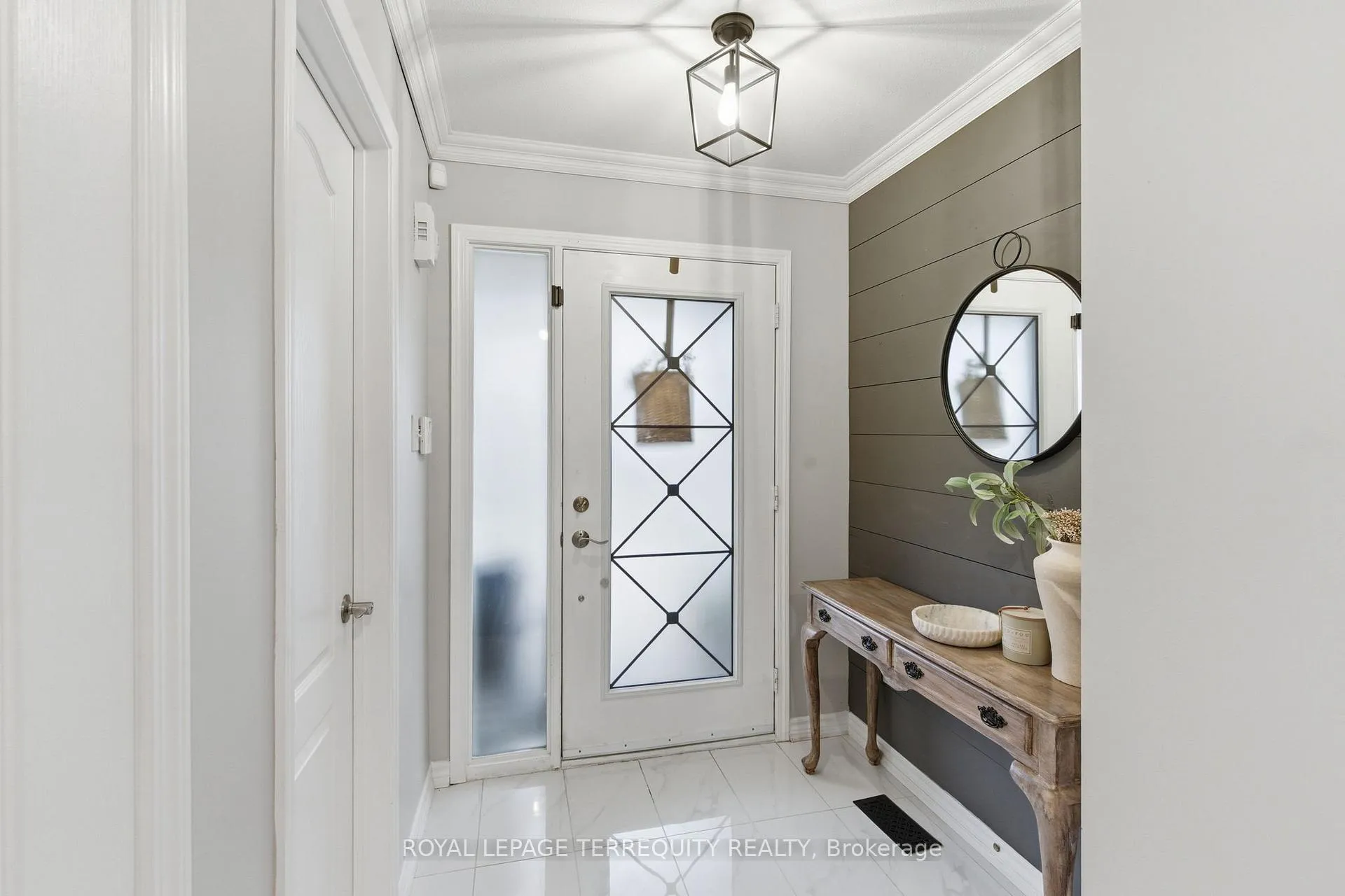 Photo 4 of 119 Argent Street, Clarington, Bowmanville — HOMEH