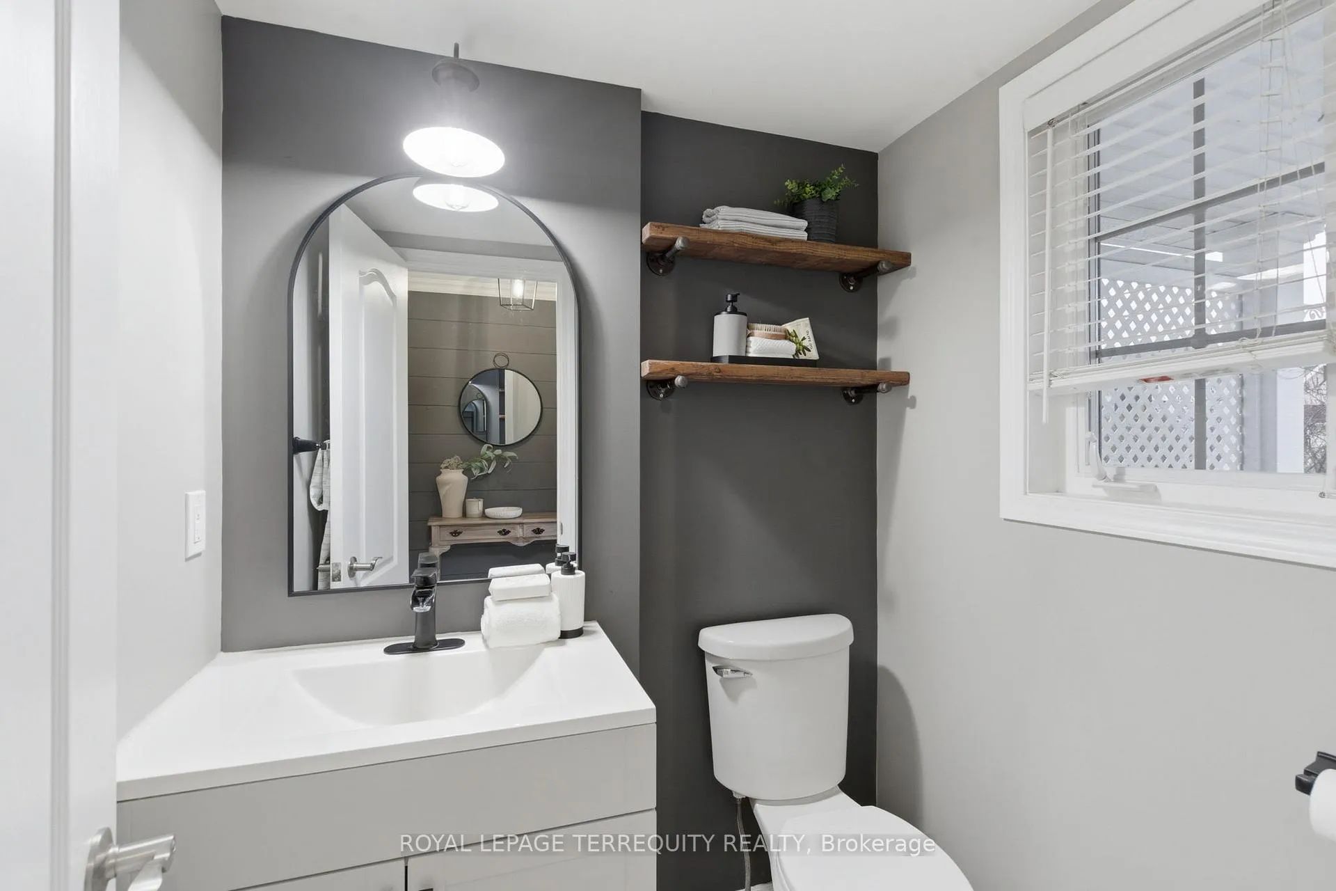 Photo 6 of 119 Argent Street, Clarington, Bowmanville — HOMEH