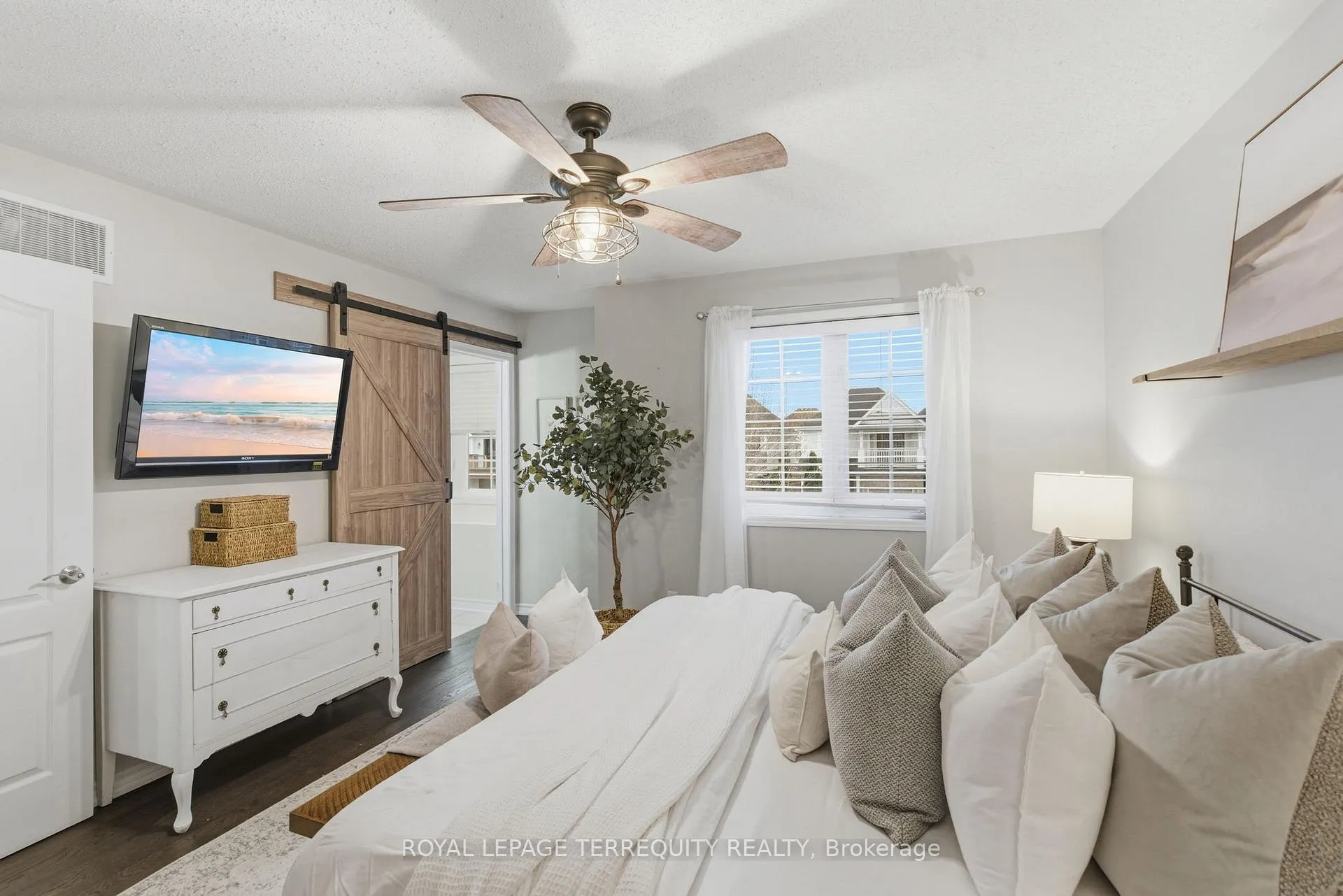 Photo 19 of 119 Argent Street, Clarington, Bowmanville — HOMEH