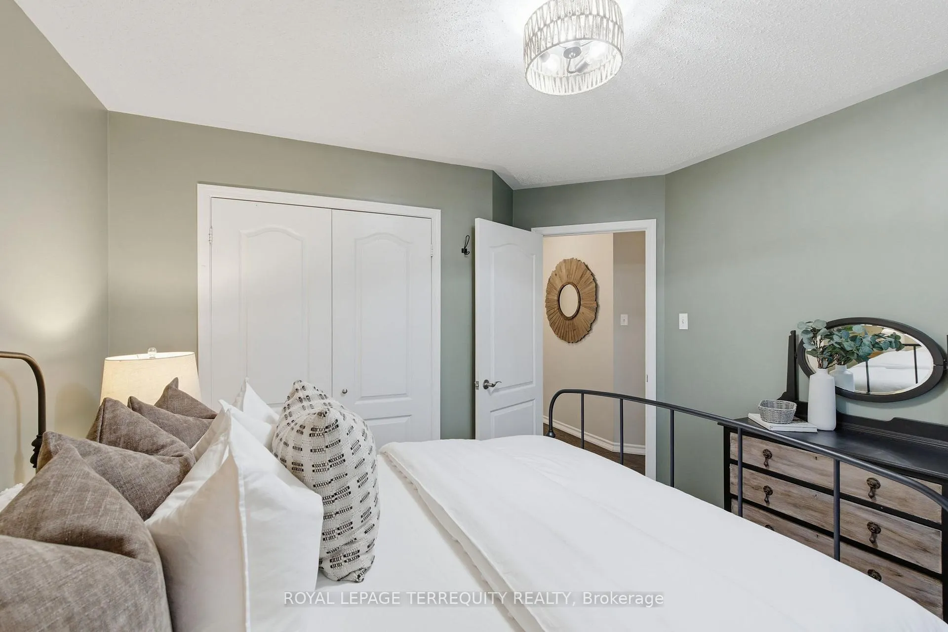 Photo 22 of 119 Argent Street, Clarington, Bowmanville — HOMEH