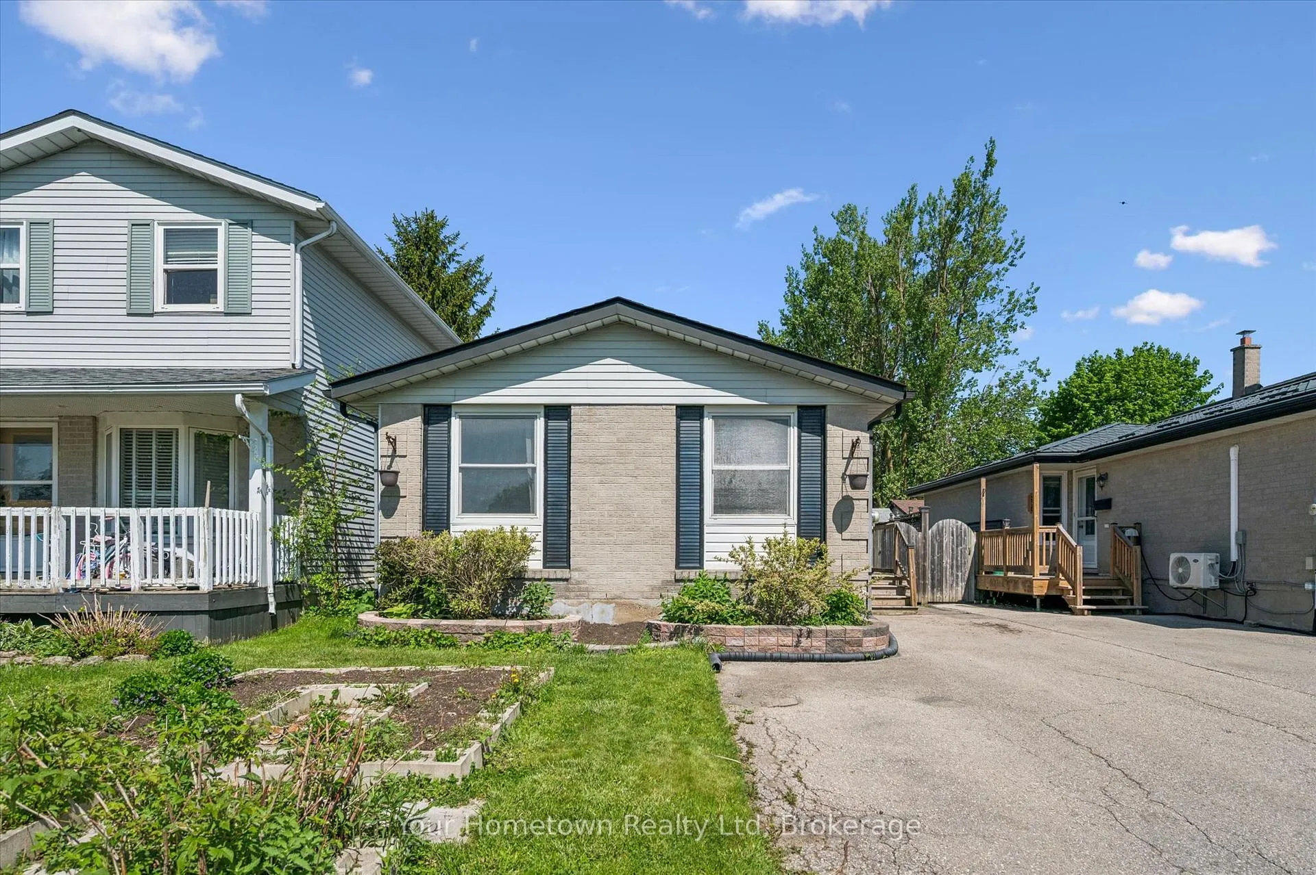 Photo 2 of 369 Strathallan Street, Centre Wellington, Fergus — HOMEH