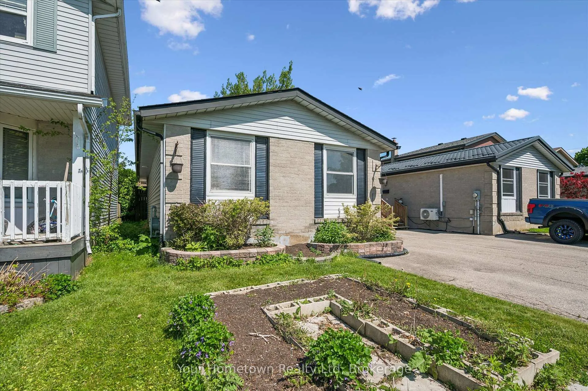 Photo 3 of 369 Strathallan Street, Centre Wellington, Fergus — HOMEH