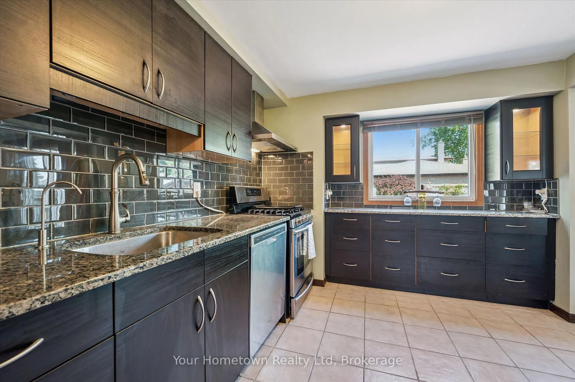 Photo 14 of 369 Strathallan Street, Centre Wellington, Fergus — HOMEH