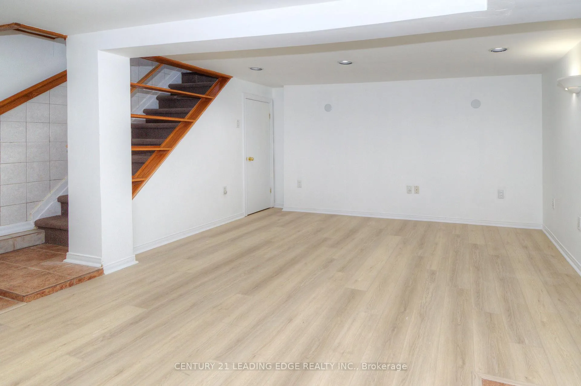 Photo 3 of 9 Wallington Avenue, Toronto, Woodbine-Lumsden — HOMEH