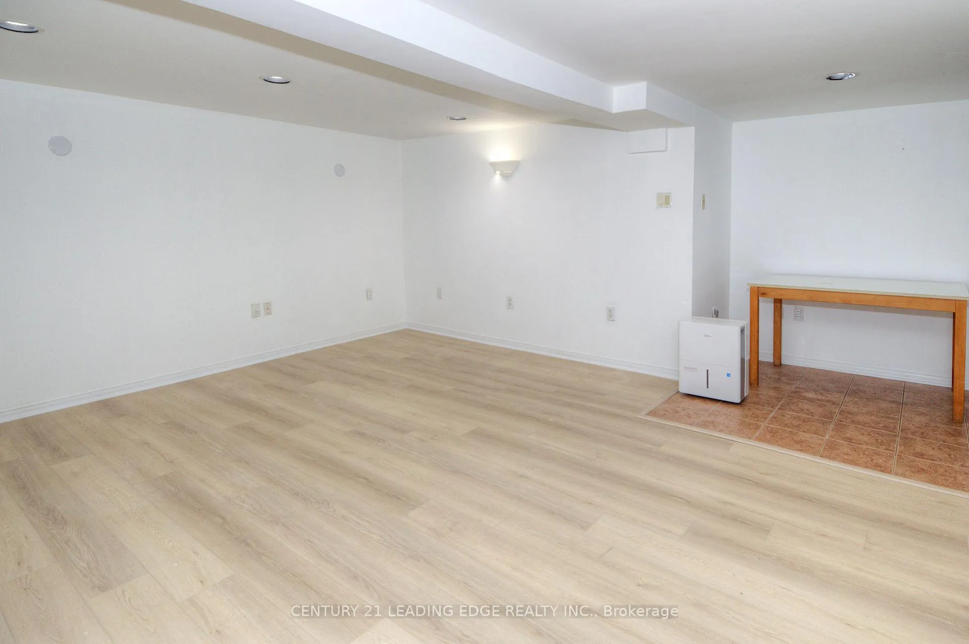 Photo 4 of 9 Wallington Avenue, Toronto, Woodbine-Lumsden — HOMEH