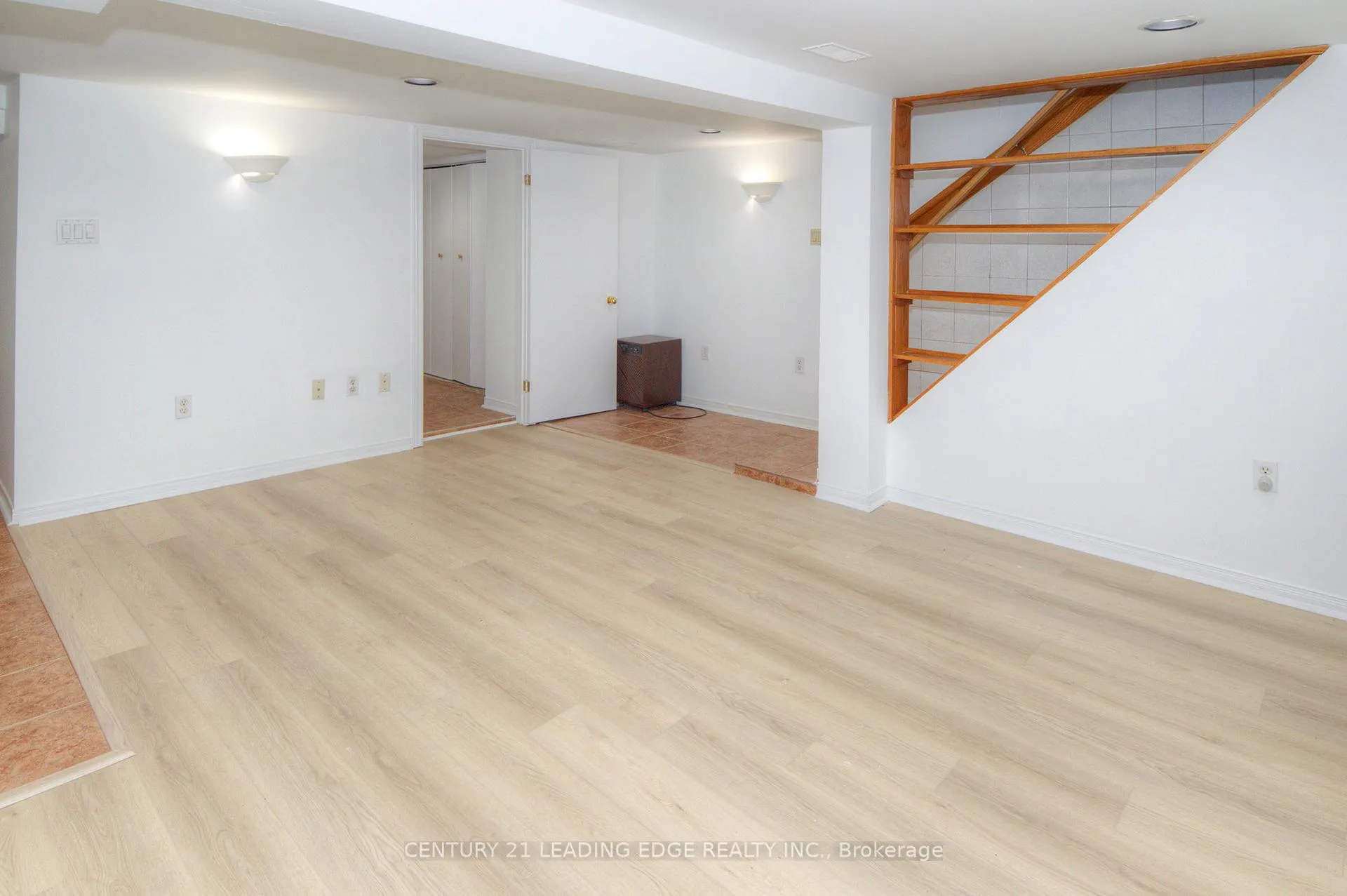 Photo 6 of 9 Wallington Avenue, Toronto, Woodbine-Lumsden — HOMEH