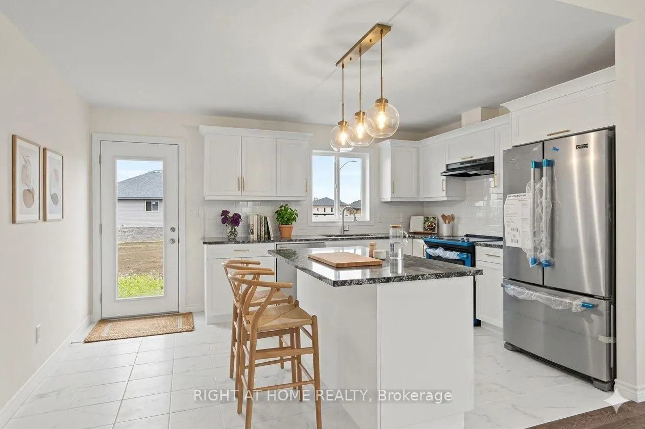 Photo 4 of 382 Mulberry Lane, Lakeshore — HOMEH