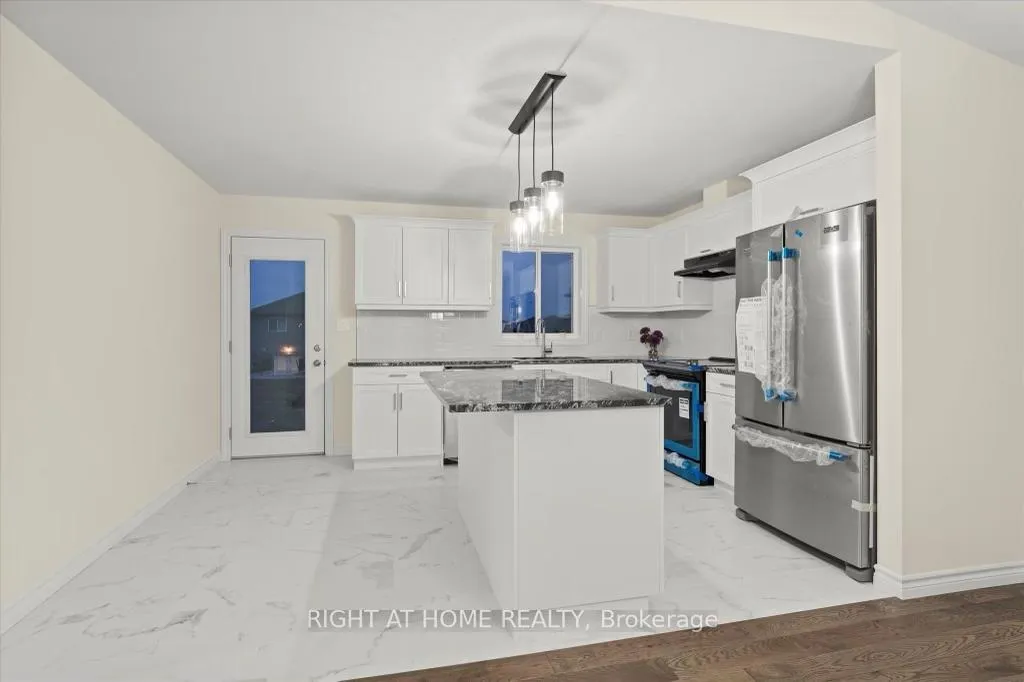Photo 5 of 382 Mulberry Lane, Lakeshore — HOMEH