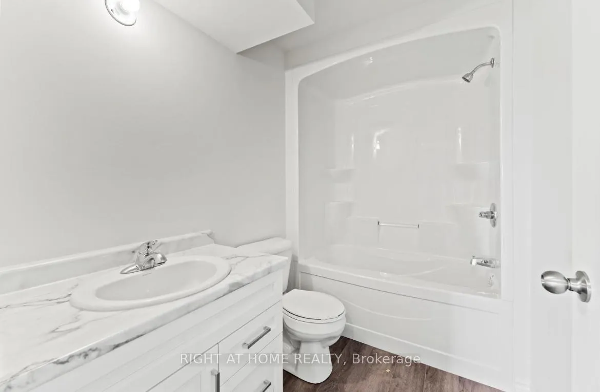 Photo 13 of 382 Mulberry Lane, Lakeshore — HOMEH
