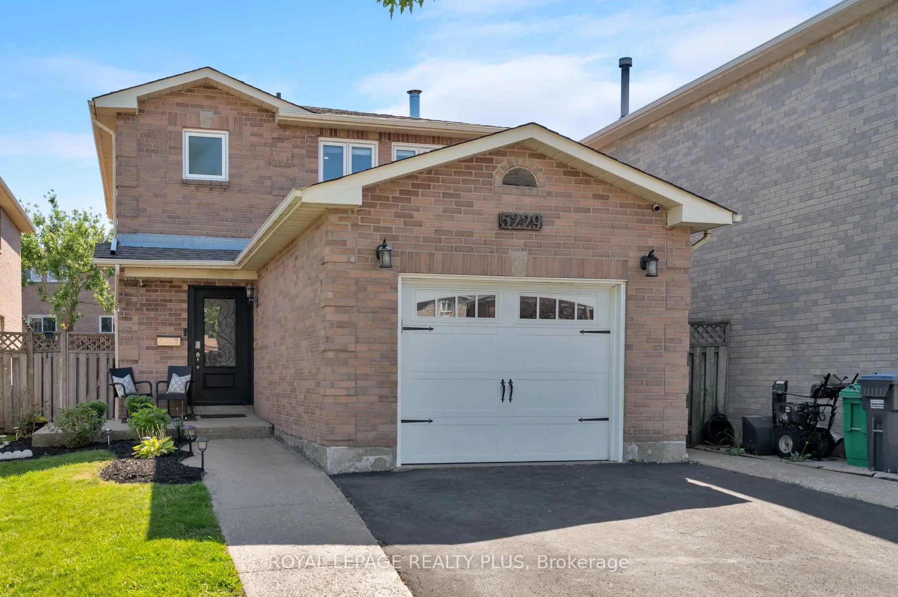 Front of 5229 Palomar Crescent