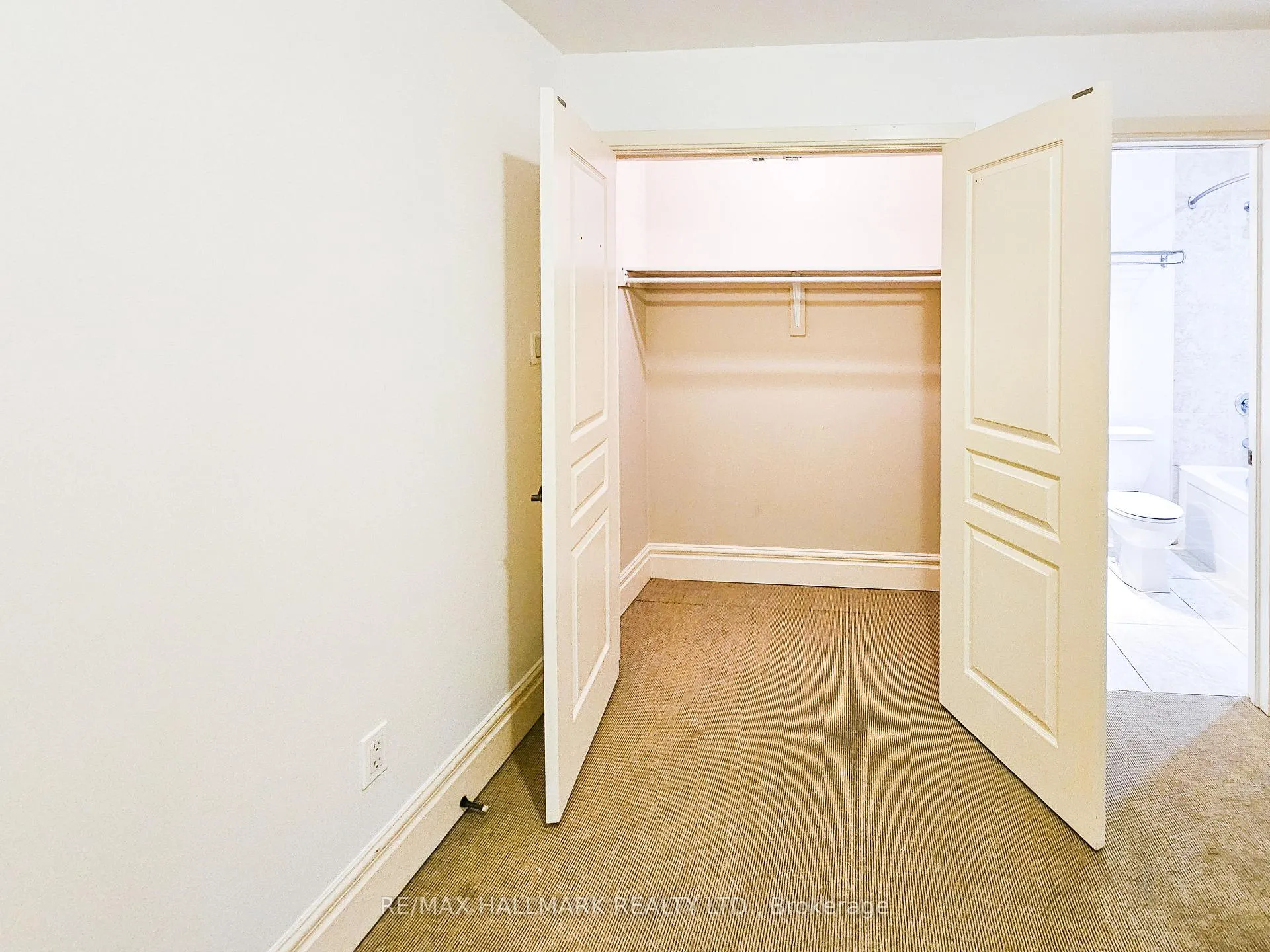 Photo 4 of Unit Basement 2, 22 Roberta Drive, Toronto, Englemount-Lawrence — HOMEH