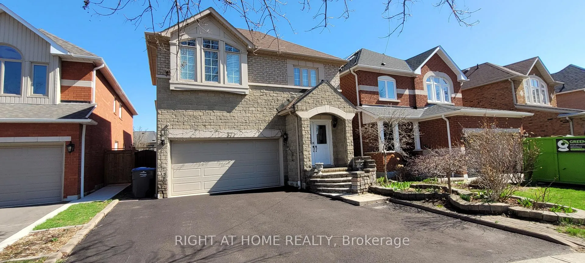 Photo 1 of 377 Turnberry Crescent, Mississauga, Hurontario — HOMEH