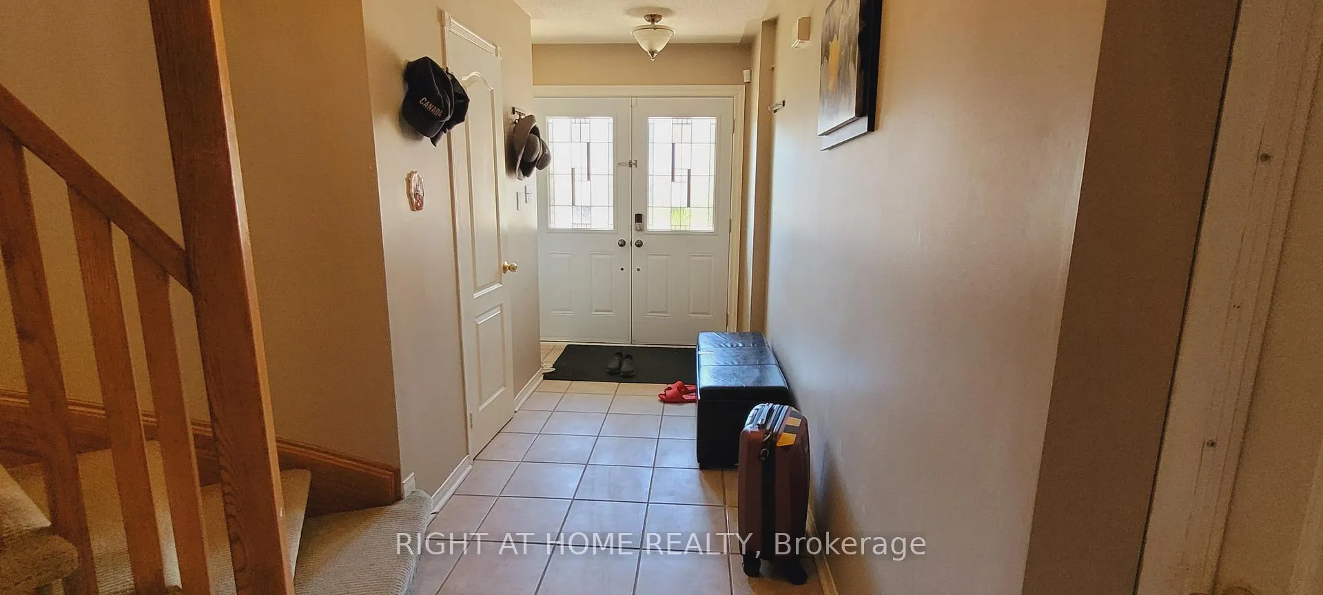 Photo 4 of 377 Turnberry Crescent, Mississauga, Hurontario — HOMEH