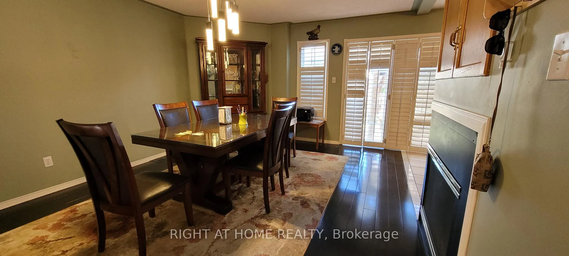 Photo 9 of 377 Turnberry Crescent, Mississauga, Hurontario — HOMEH