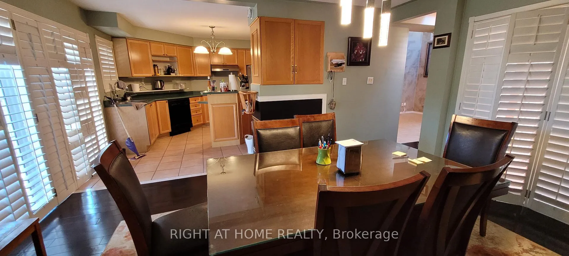 Photo 11 of 377 Turnberry Crescent, Mississauga, Hurontario — HOMEH