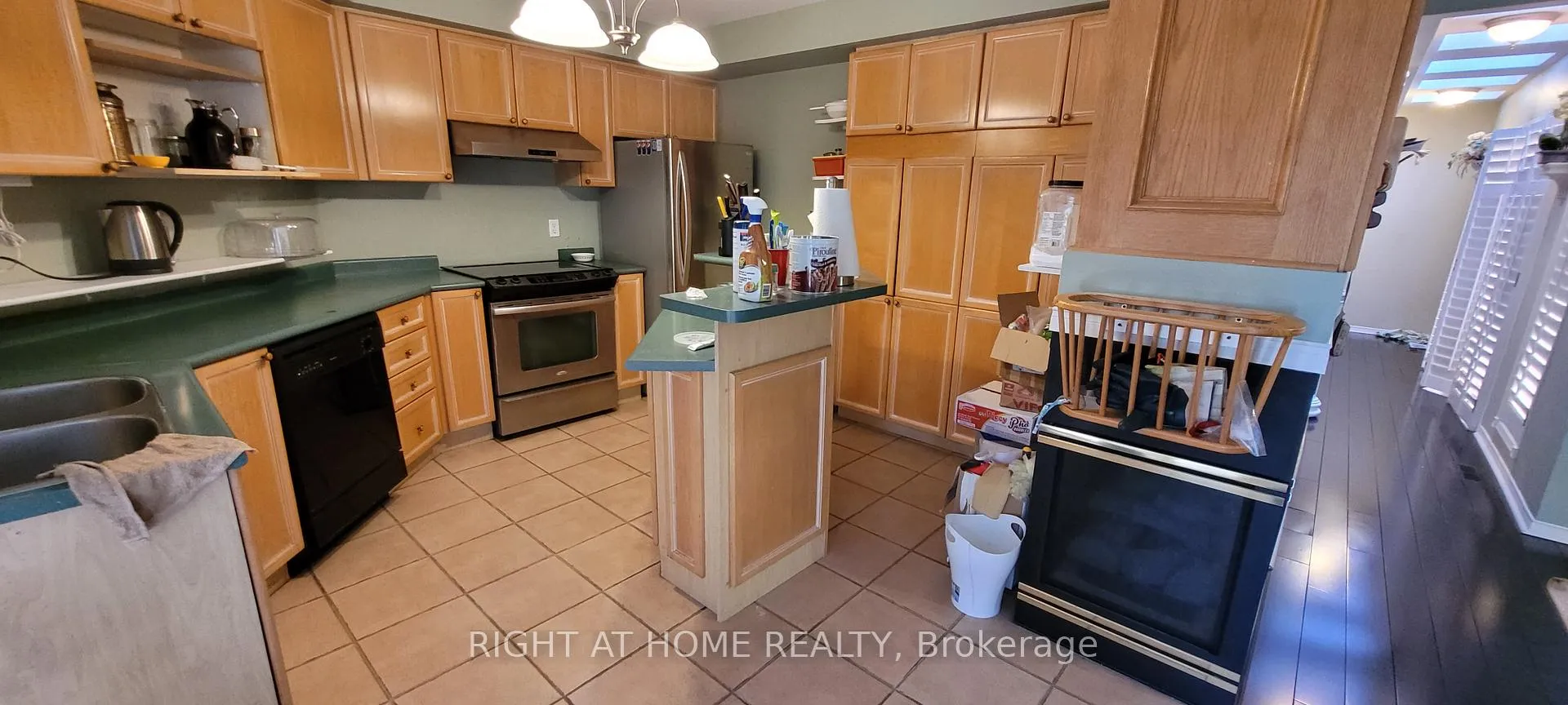 Photo 12 of 377 Turnberry Crescent, Mississauga, Hurontario — HOMEH