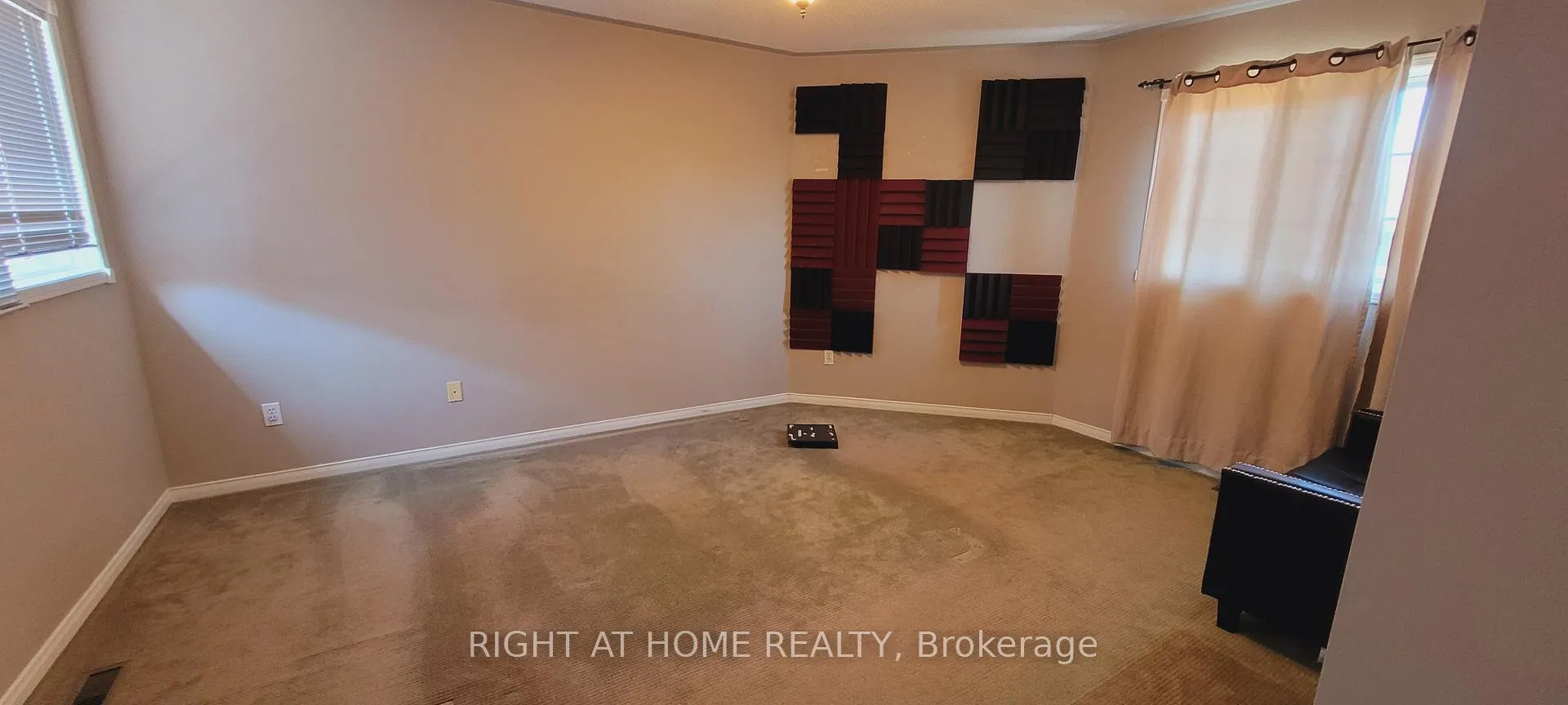 Photo 19 of 377 Turnberry Crescent, Mississauga, Hurontario — HOMEH