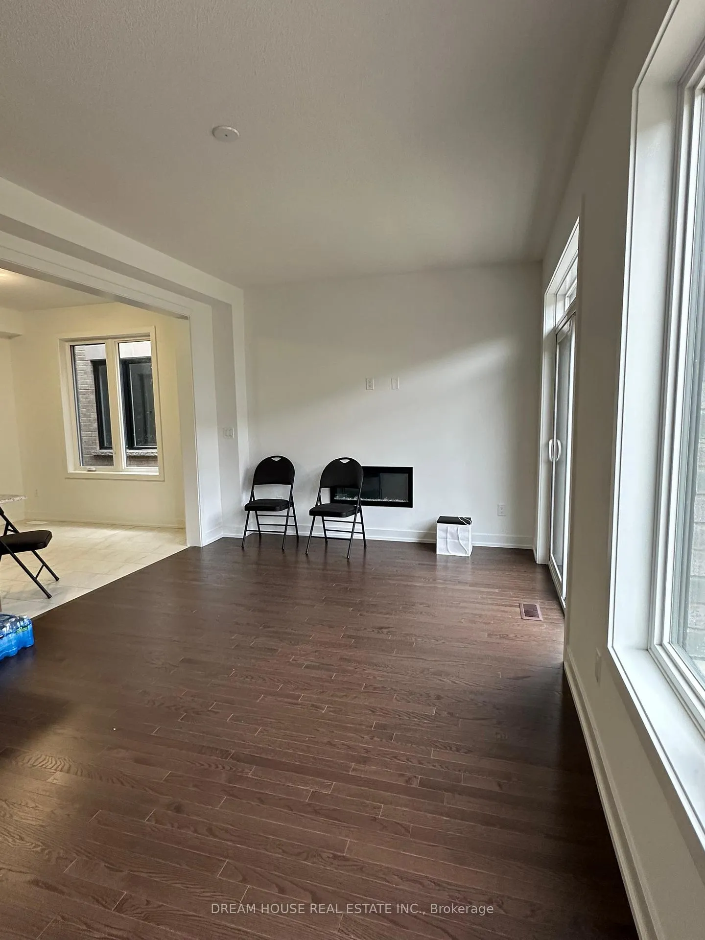 Photo 3 of Unit Main, 27 Deer Ridge Crescent, Whitby, Rural Whitby — HOMEH