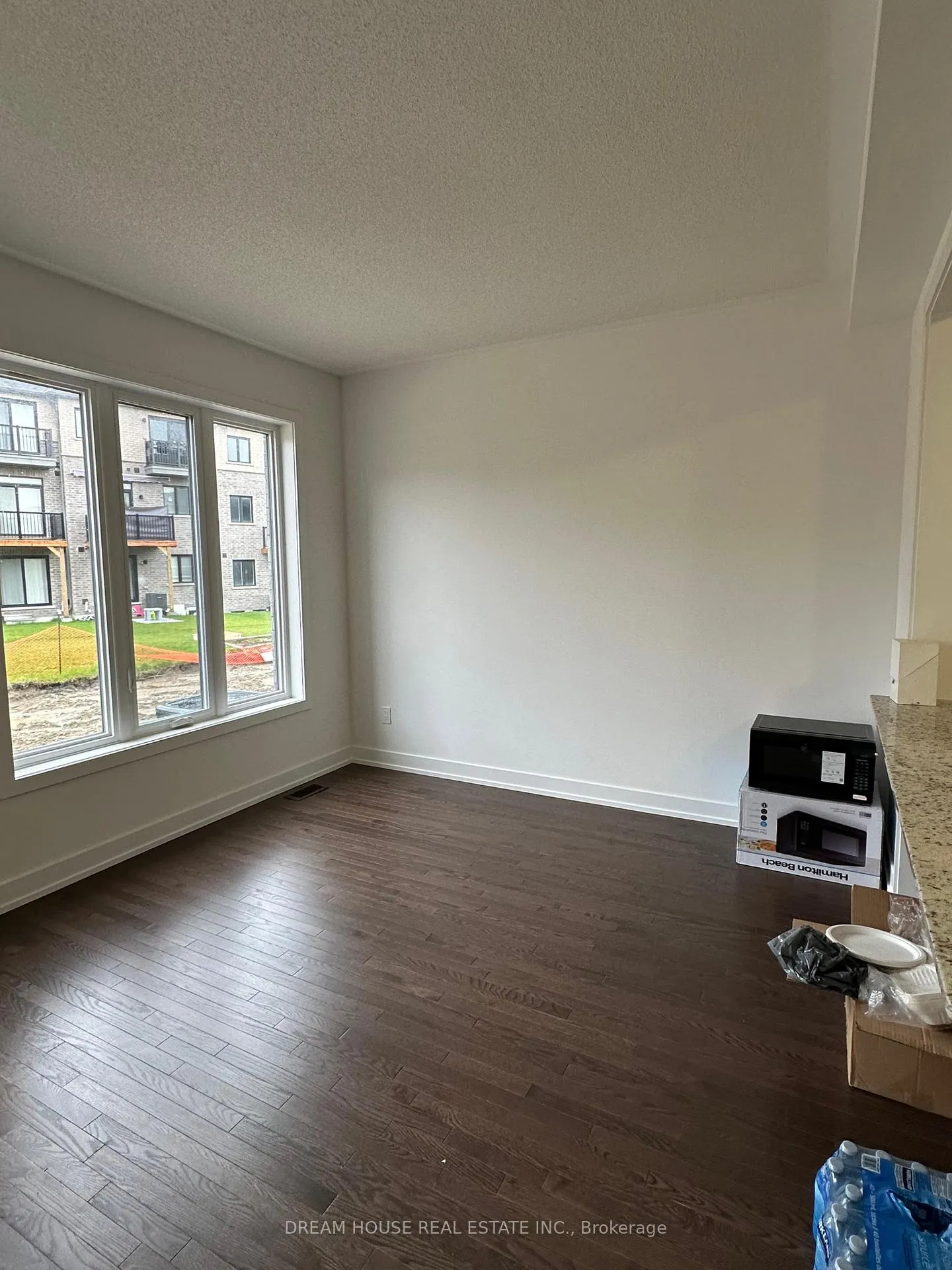 Photo 5 of Unit Main, 27 Deer Ridge Crescent, Whitby, Rural Whitby — HOMEH
