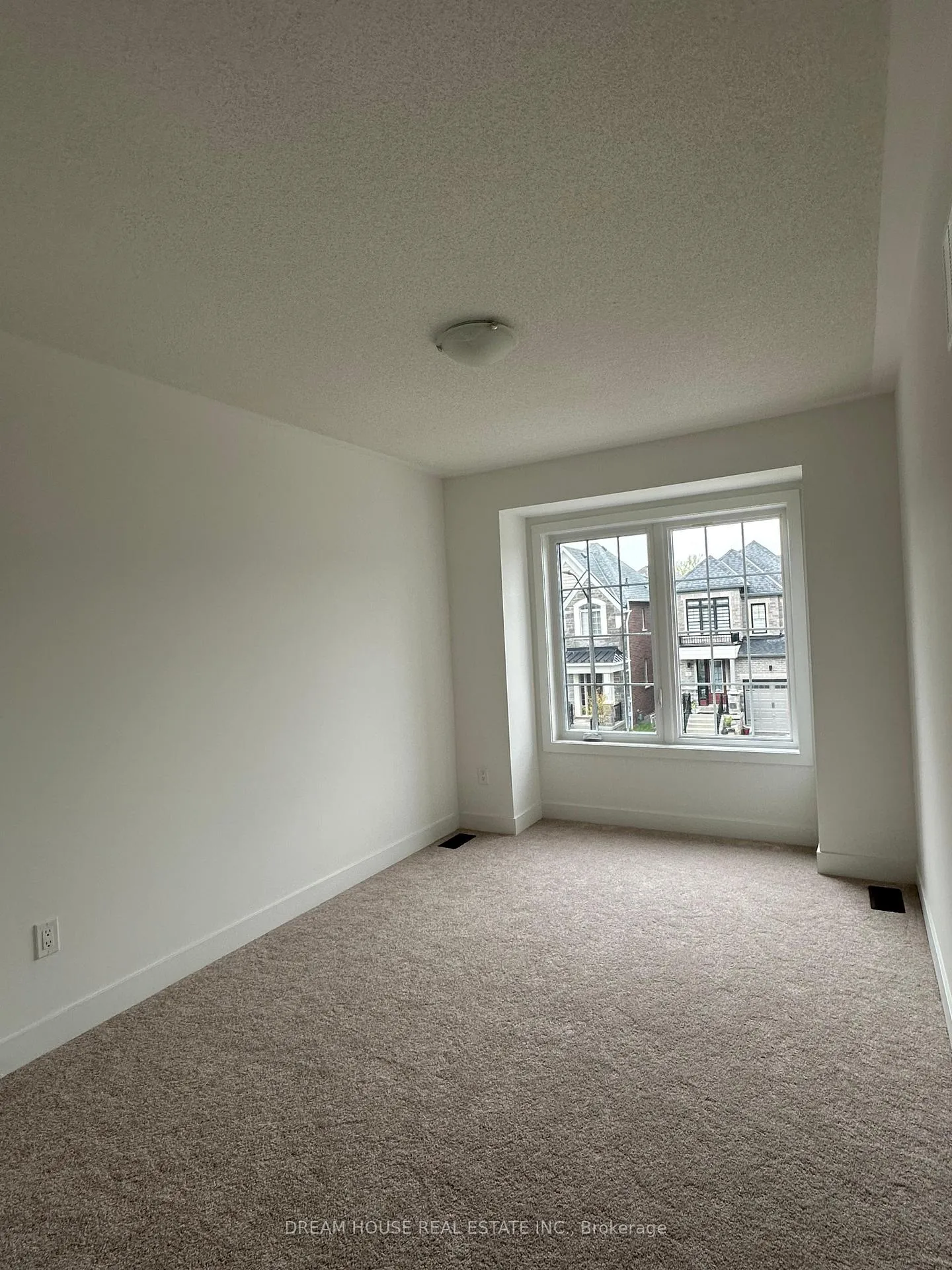 Photo 9 of Unit Main, 27 Deer Ridge Crescent, Whitby, Rural Whitby — HOMEH