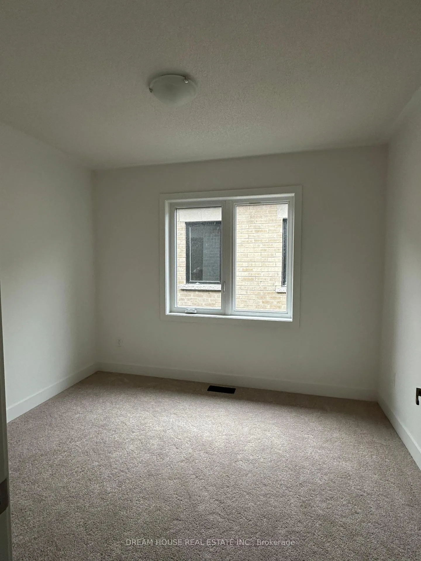 Photo 10 of Unit Main, 27 Deer Ridge Crescent, Whitby, Rural Whitby — HOMEH