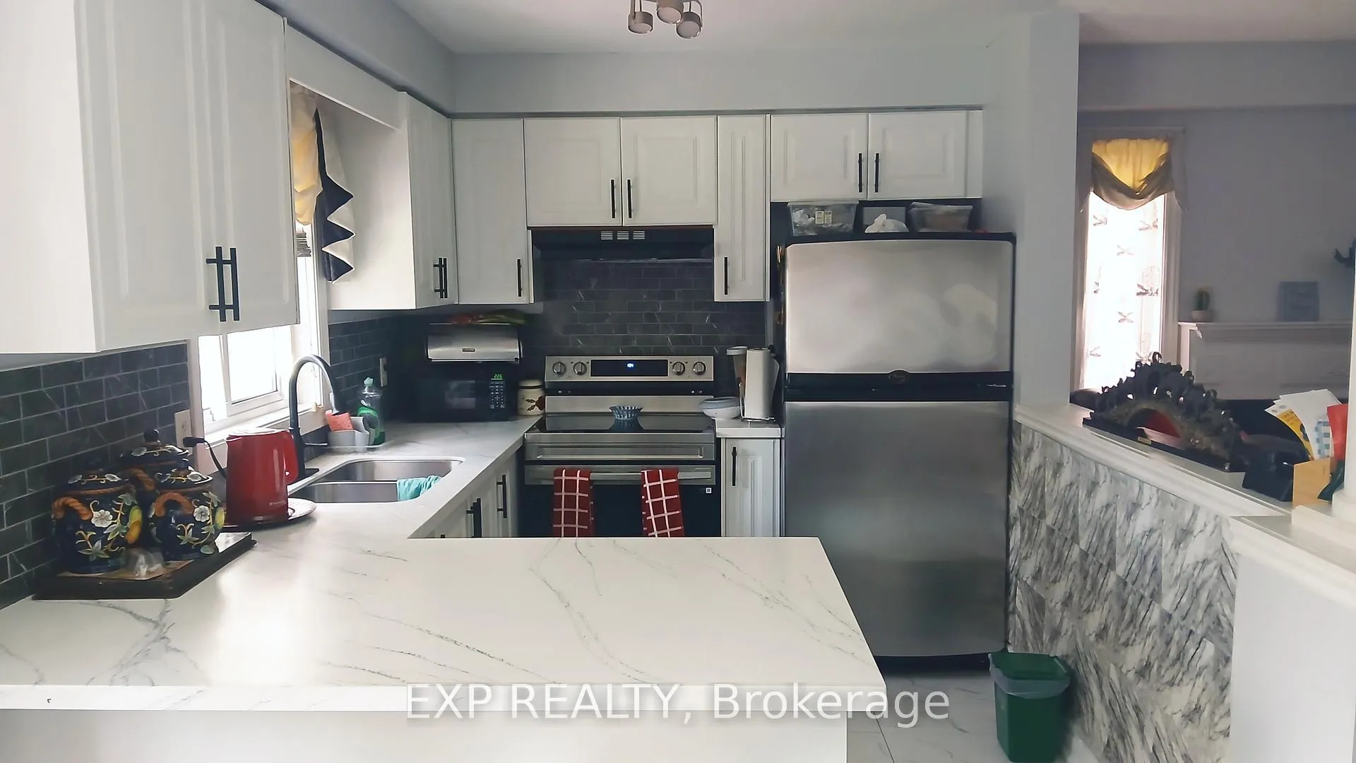 Photo 3 of 38 Livia Herman Way, Barrie, East Bayfield — HOMEH