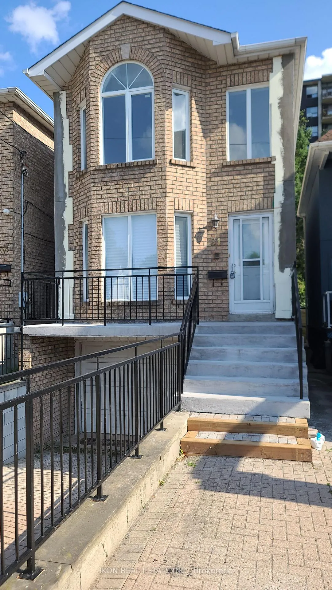 Photo 24 of 31 Torrens Avenue, Toronto, Broadview North — HOMEH