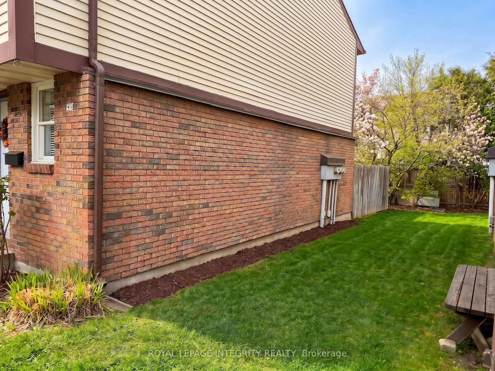 Photo 7 of Unit 6, 1414 Foxwell Street, Ottawa, Pineview — HOMEH