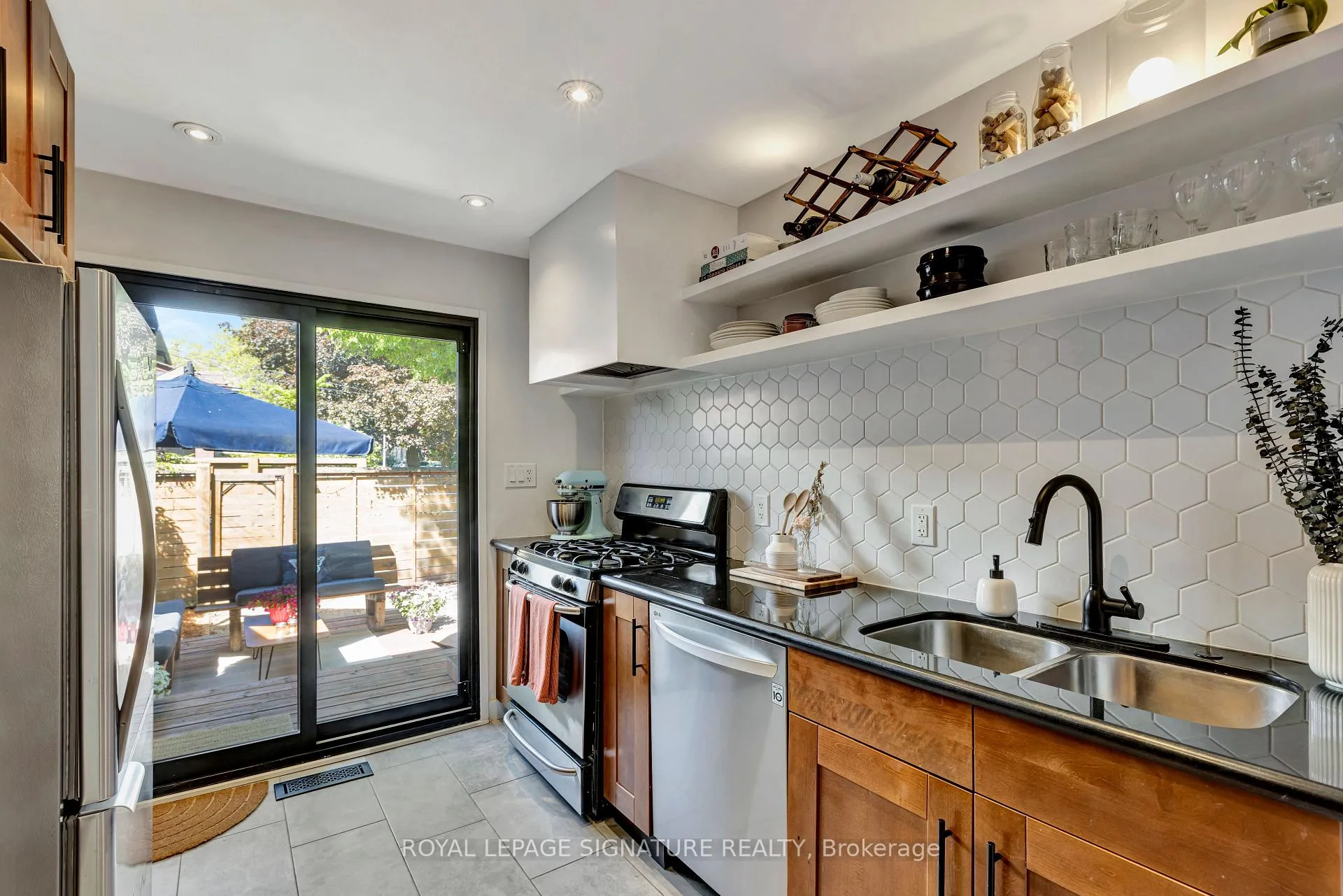 Photo 7 of 190 Alton Avenue, Toronto, South Riverdale — HOMEH