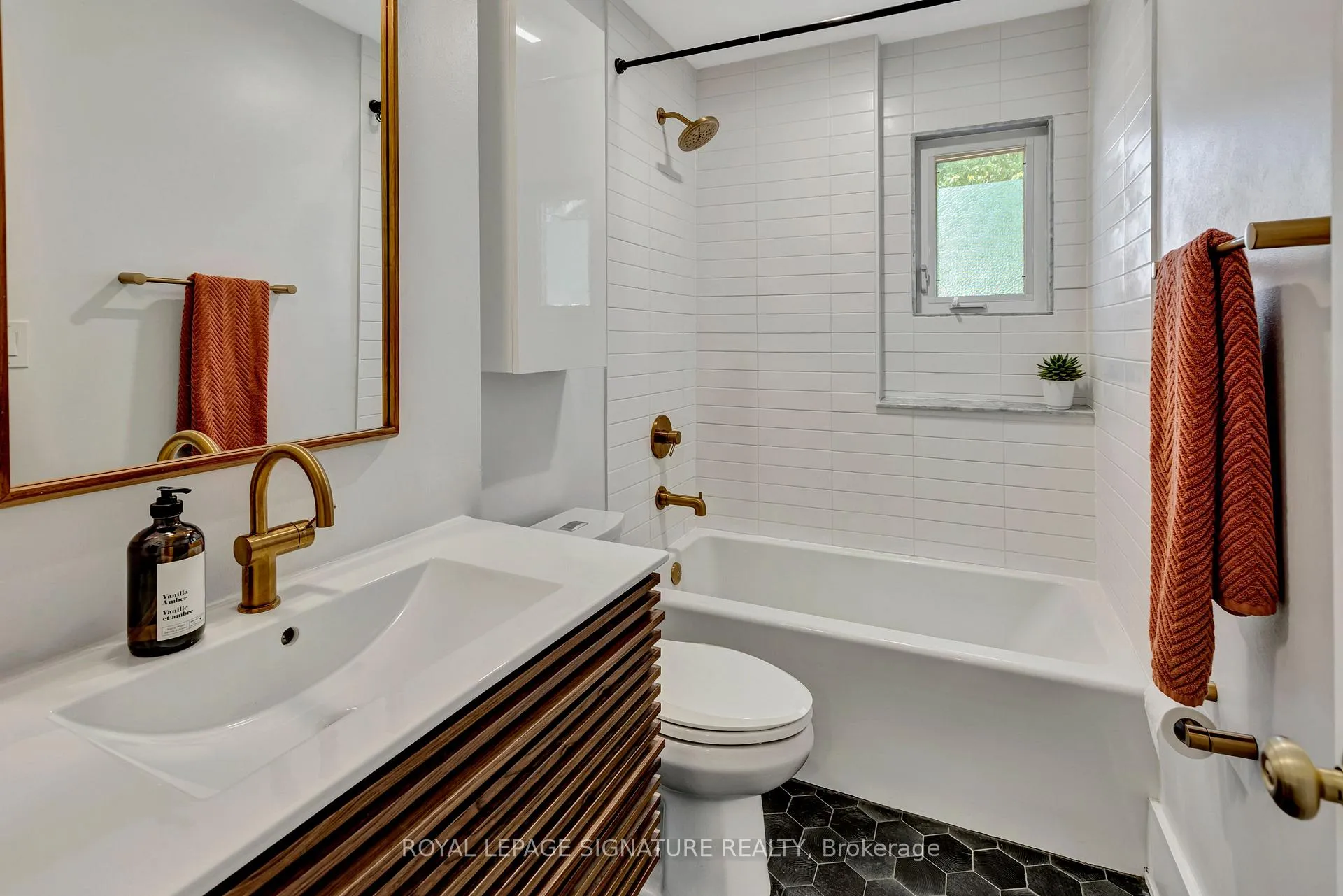 Photo 12 of 190 Alton Avenue, Toronto, South Riverdale — HOMEH