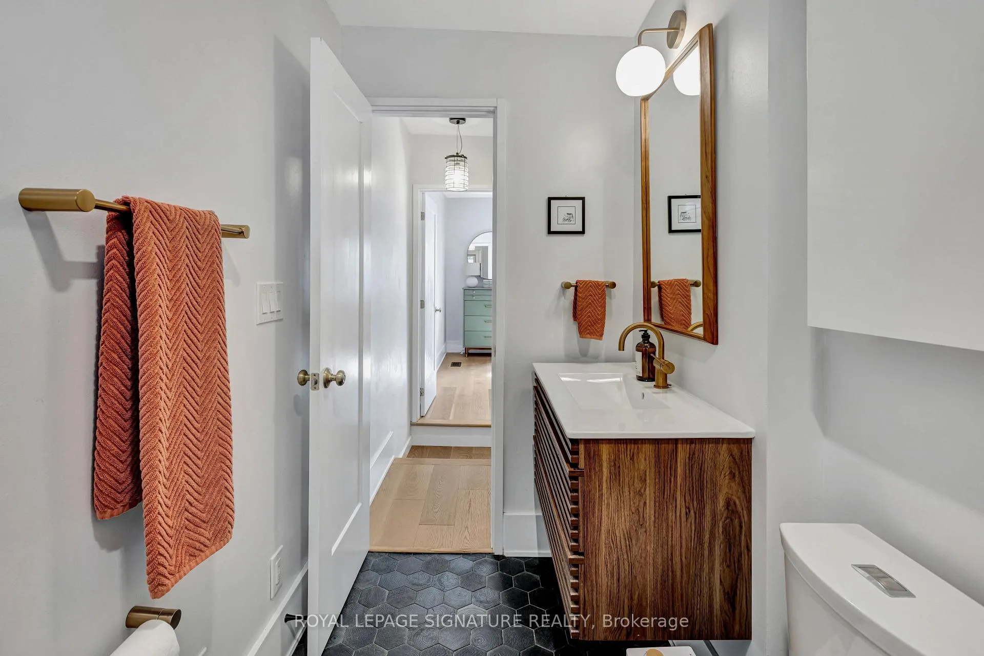 Photo 13 of 190 Alton Avenue, Toronto, South Riverdale — HOMEH