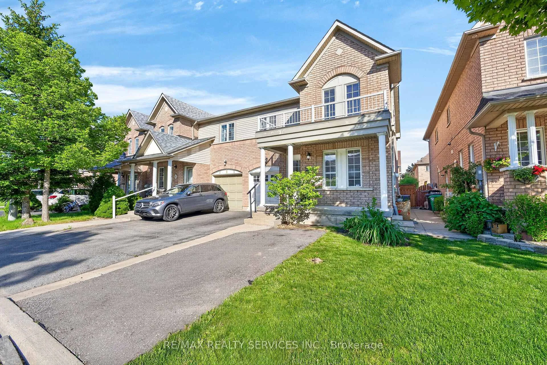 Photo 3 of 96 Tideland Drive, Brampton, Fletcher's Meadow — HOMEH