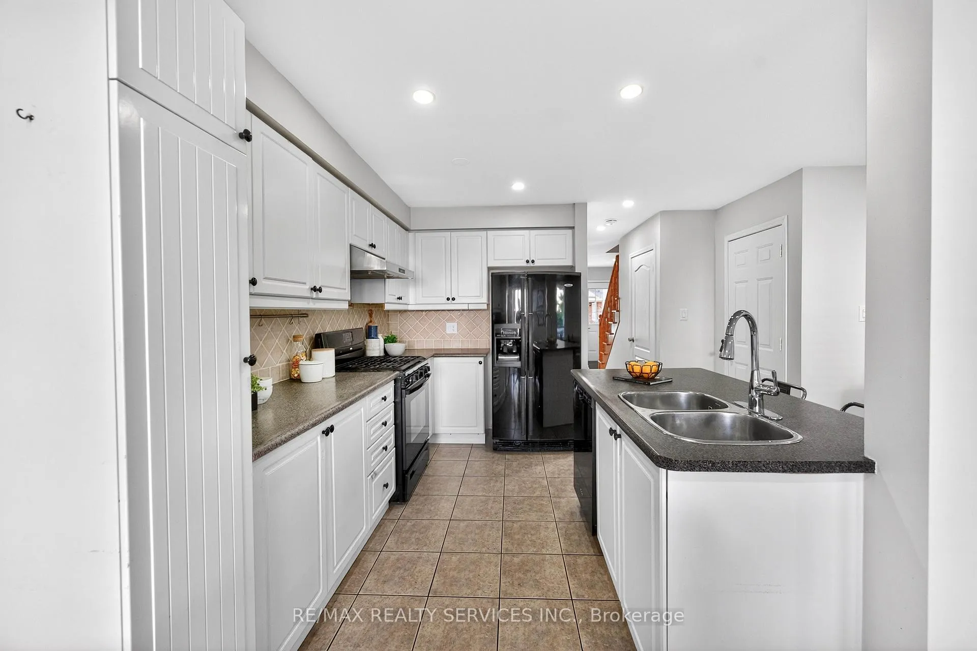 Photo 19 of 96 Tideland Drive, Brampton, Fletcher's Meadow — HOMEH