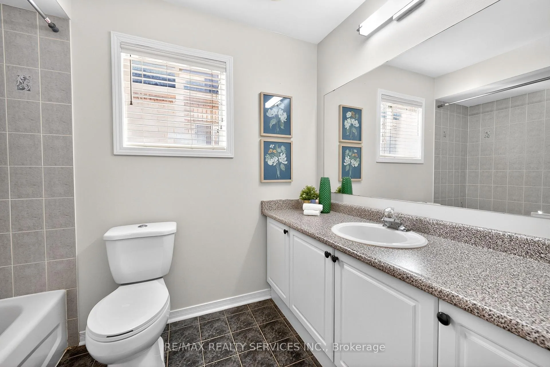 Photo 32 of 96 Tideland Drive, Brampton, Fletcher's Meadow — HOMEH