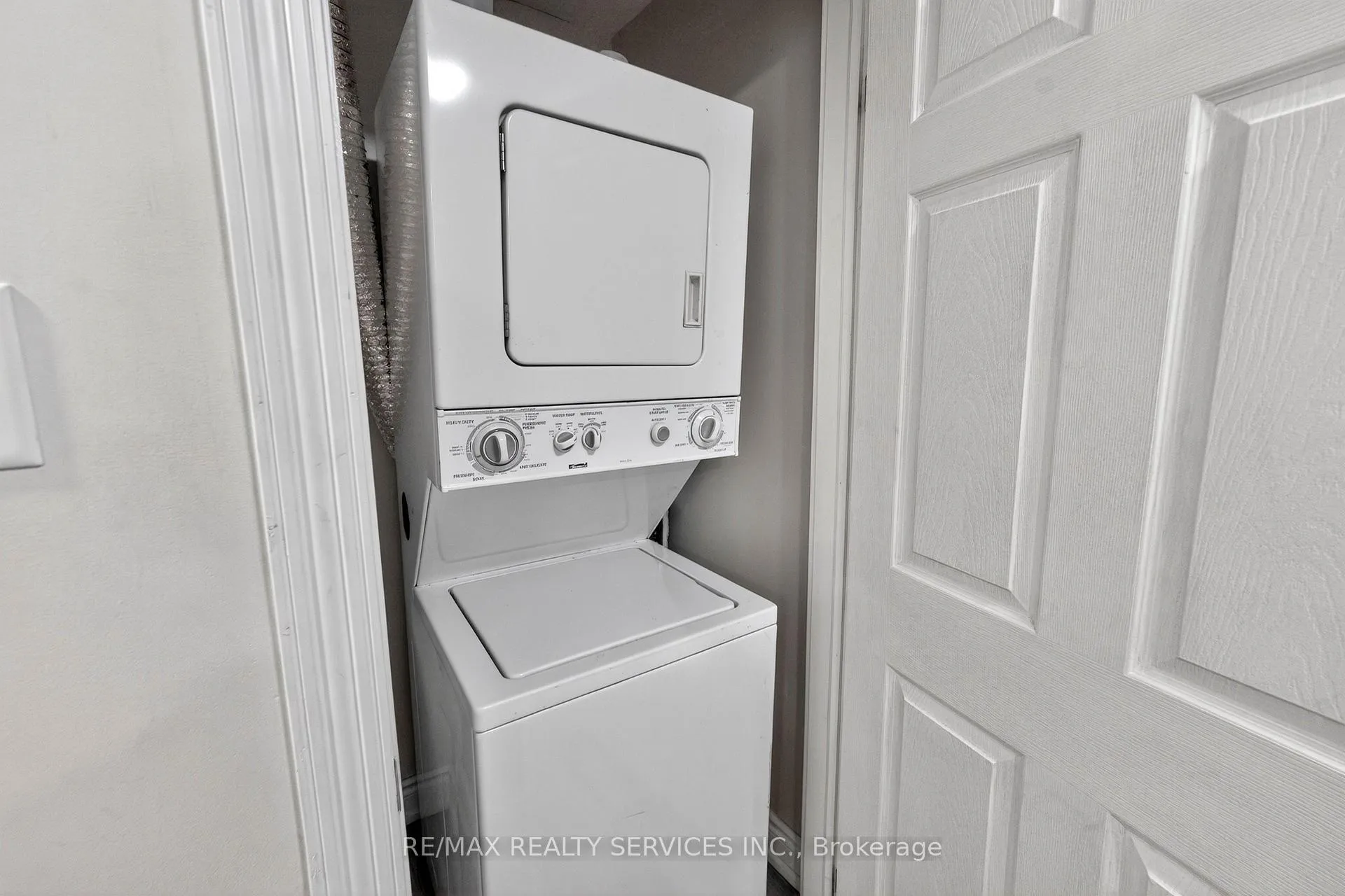 Photo 43 of 96 Tideland Drive, Brampton, Fletcher's Meadow — HOMEH